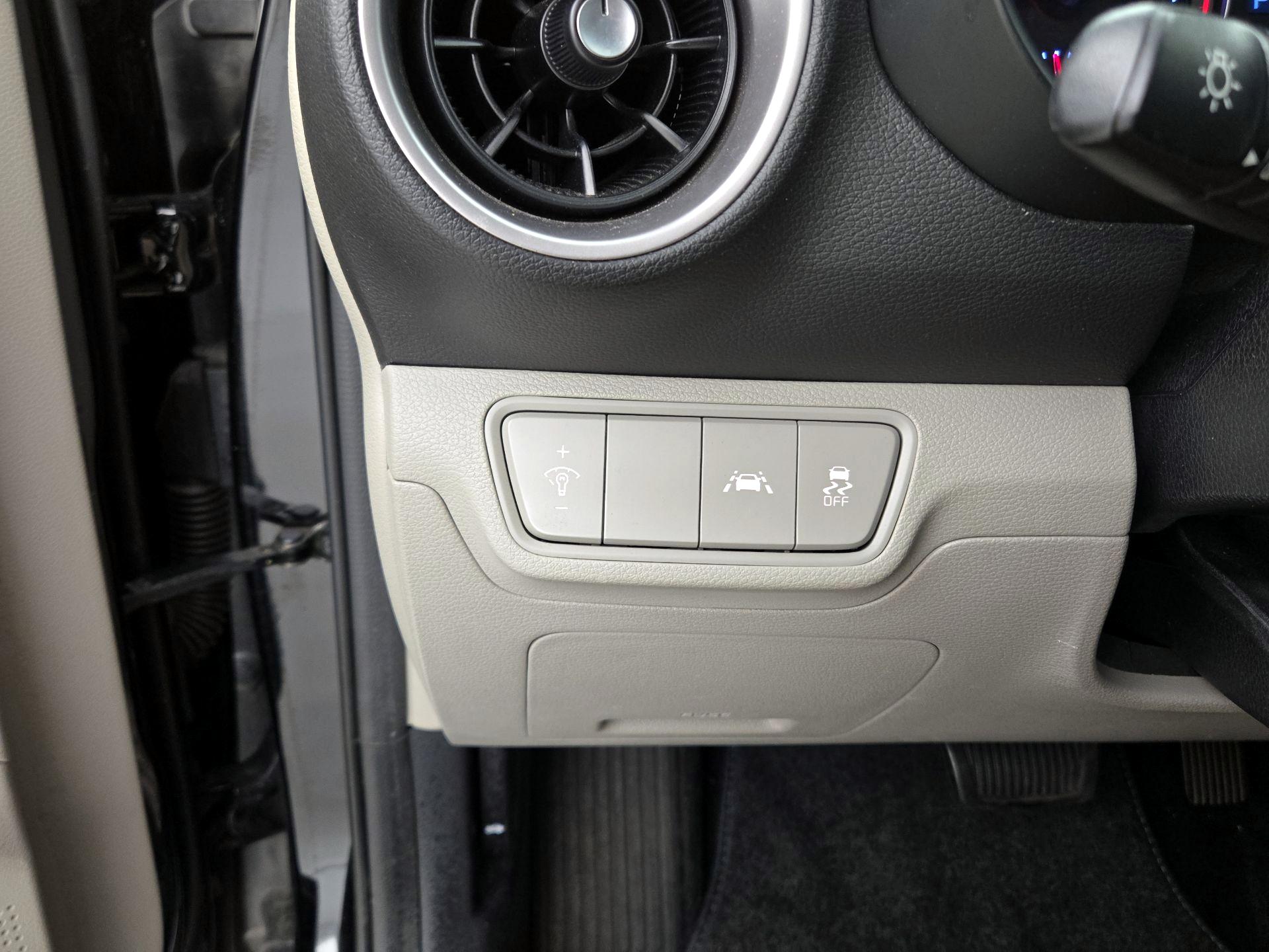 Thumbnail: 2019 Kia Forte - 13