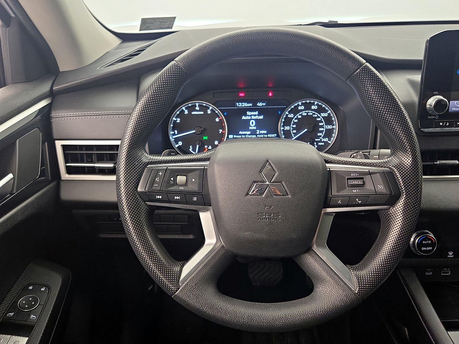 Thumbnail: 2022 Mitsubishi Outlander - 10