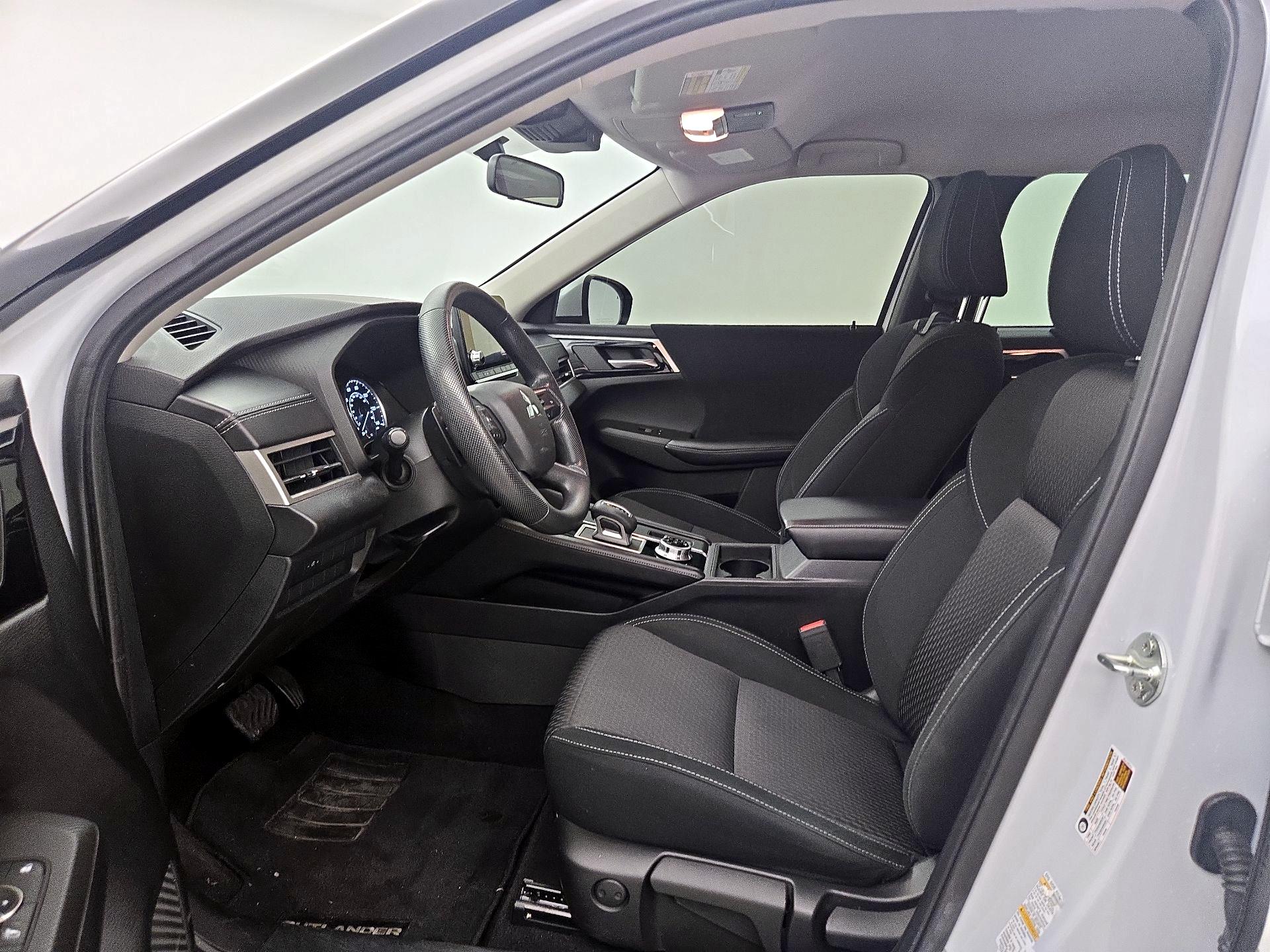 Thumbnail: 2022 Mitsubishi Outlander - 11