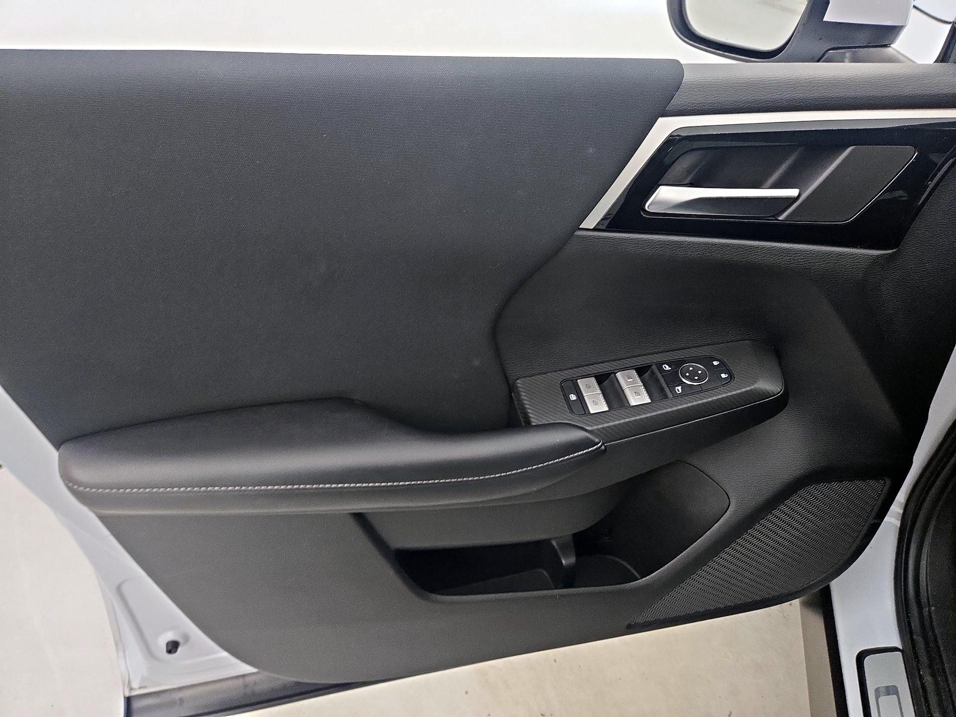 Thumbnail: 2022 Mitsubishi Outlander - 12