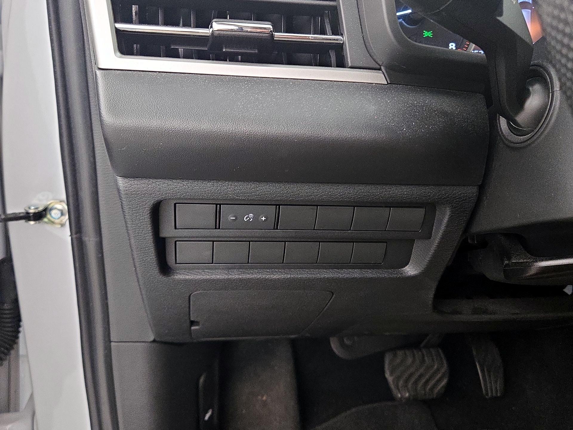 Thumbnail: 2022 Mitsubishi Outlander - 13