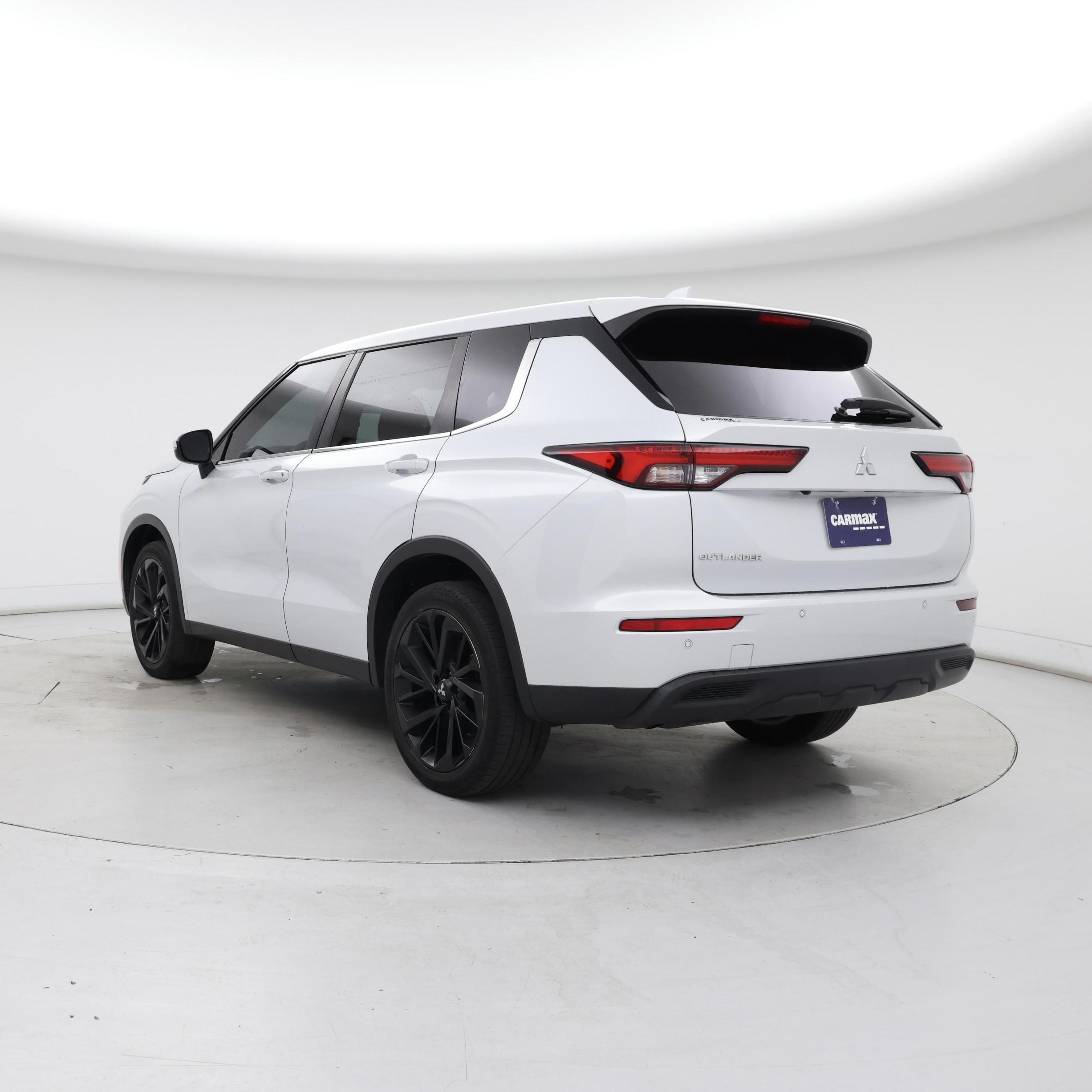 Thumbnail: 2022 Mitsubishi Outlander - 2