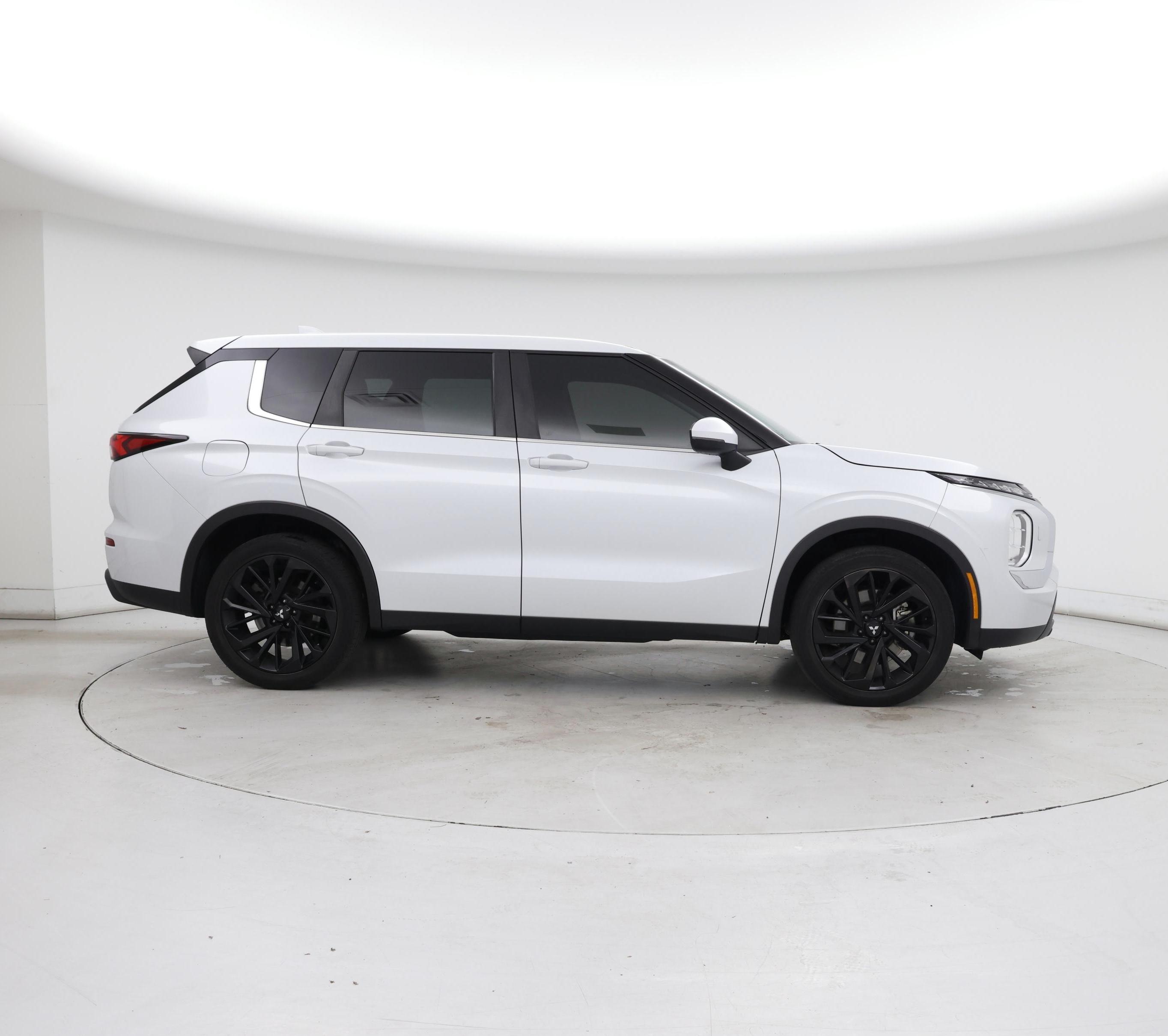 Thumbnail: 2022 Mitsubishi Outlander - 7