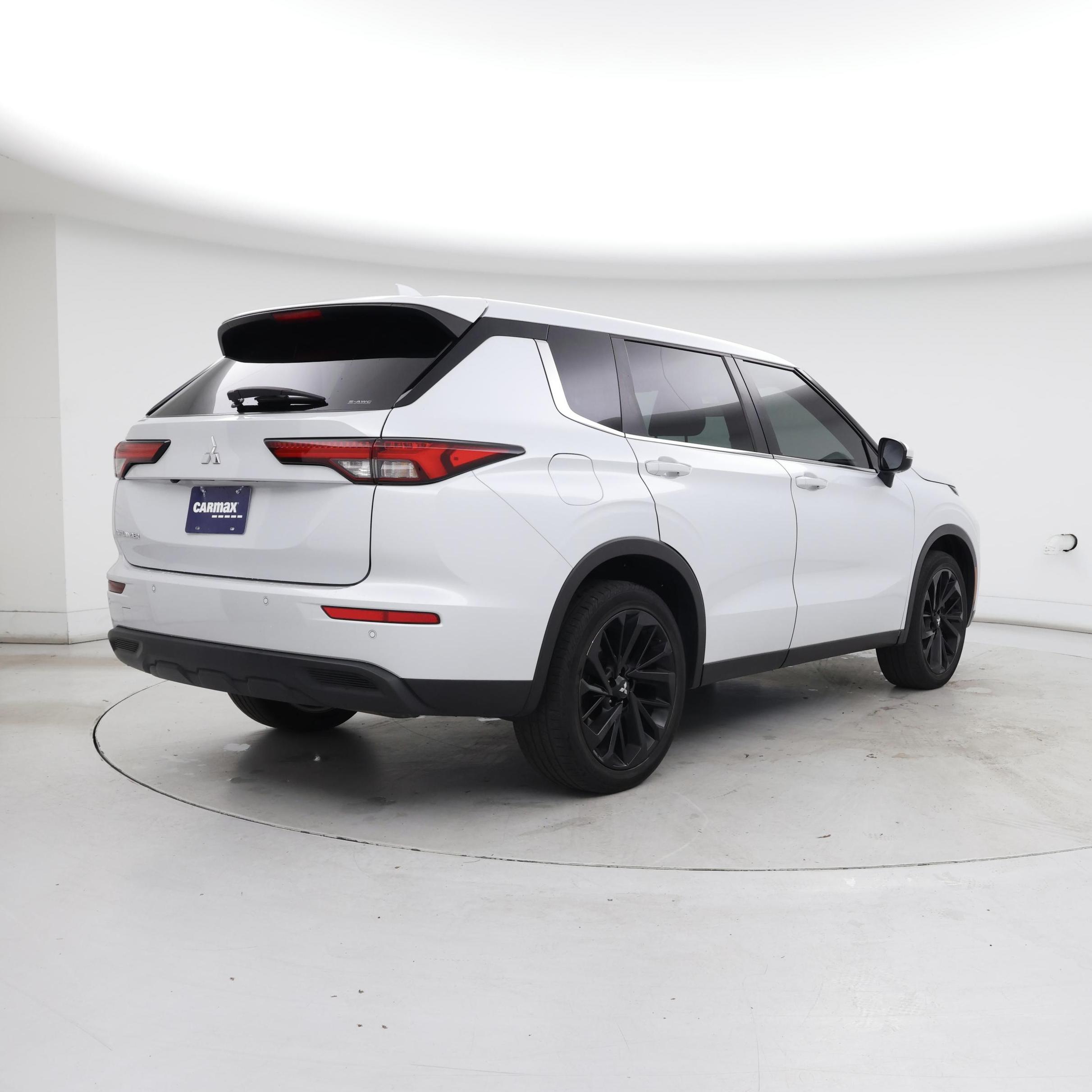 Thumbnail: 2022 Mitsubishi Outlander - 8