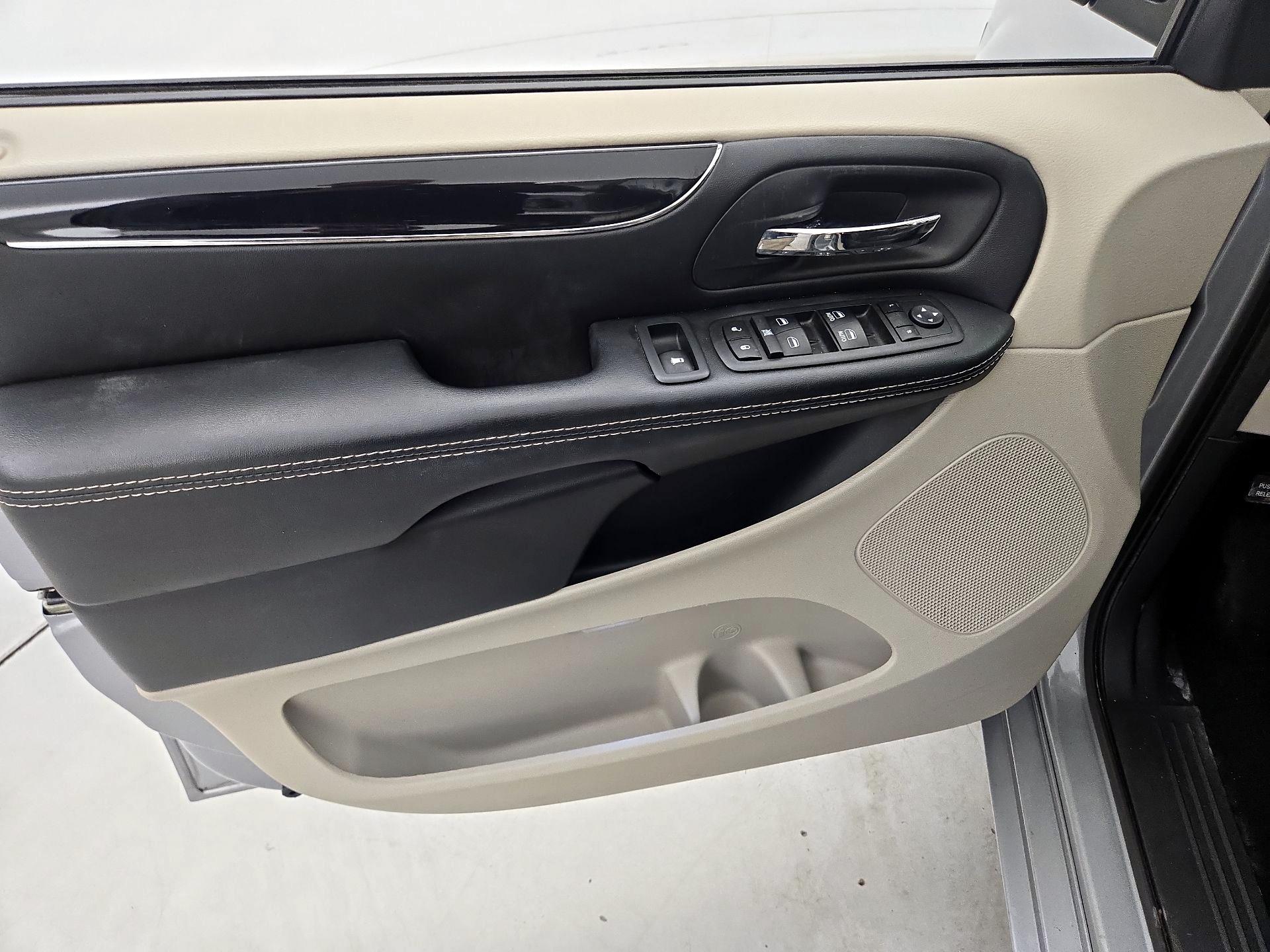 Thumbnail: 2018 Dodge Grand Caravan - 12