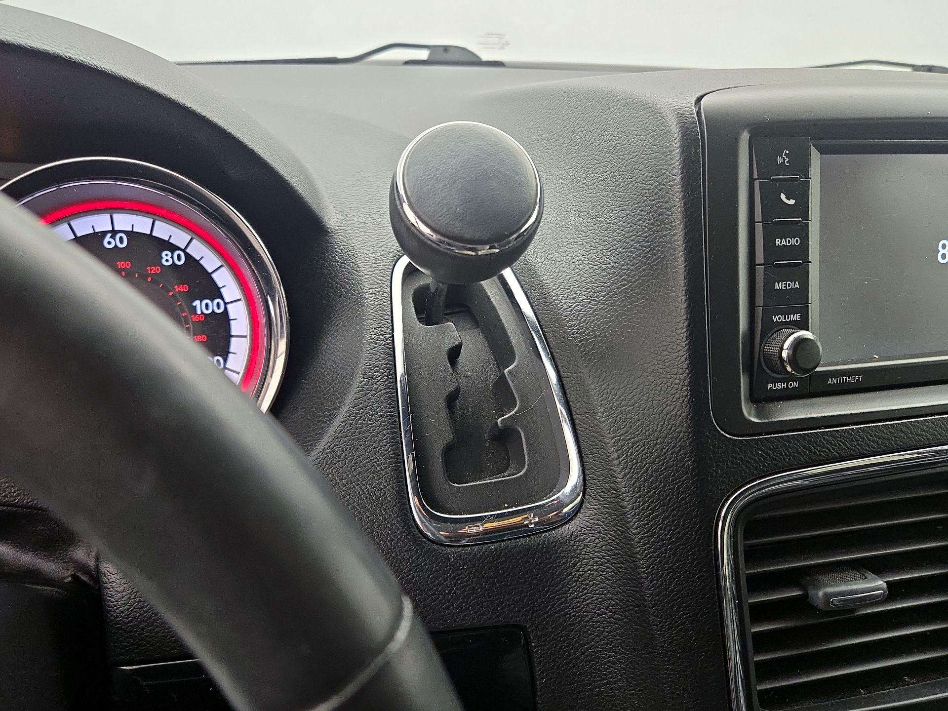 Thumbnail: 2018 Dodge Grand Caravan - 17