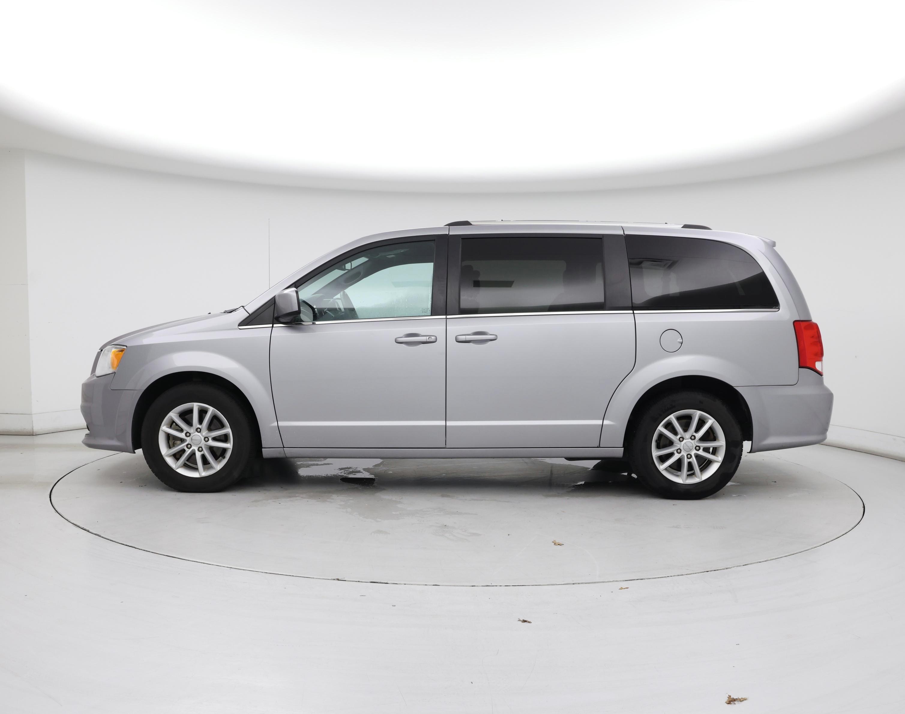 Thumbnail: 2018 Dodge Grand Caravan - 3