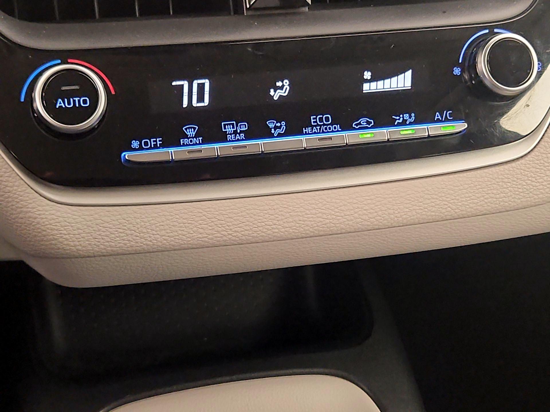 Thumbnail: 2021 Toyota Corolla - 16