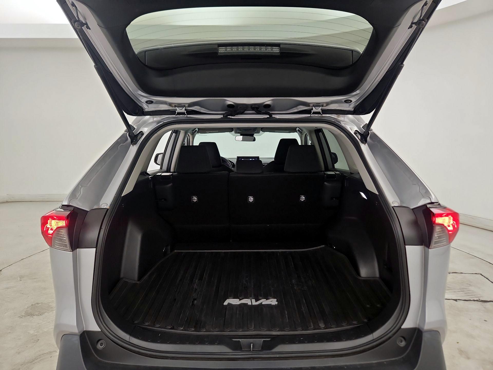 Thumbnail: 2022 Toyota RAV4 - 20