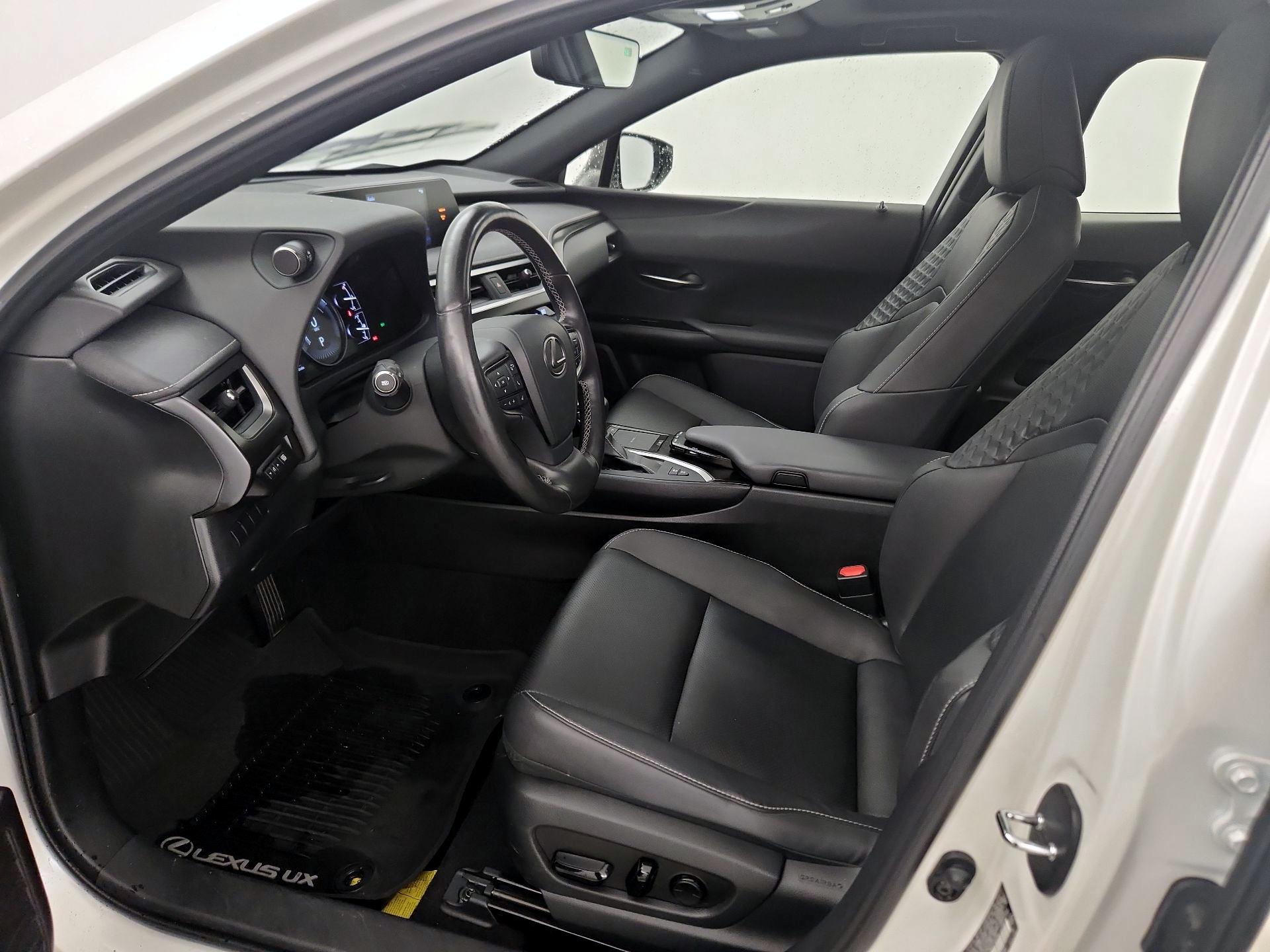 Thumbnail: 2021 Lexus UX - 11