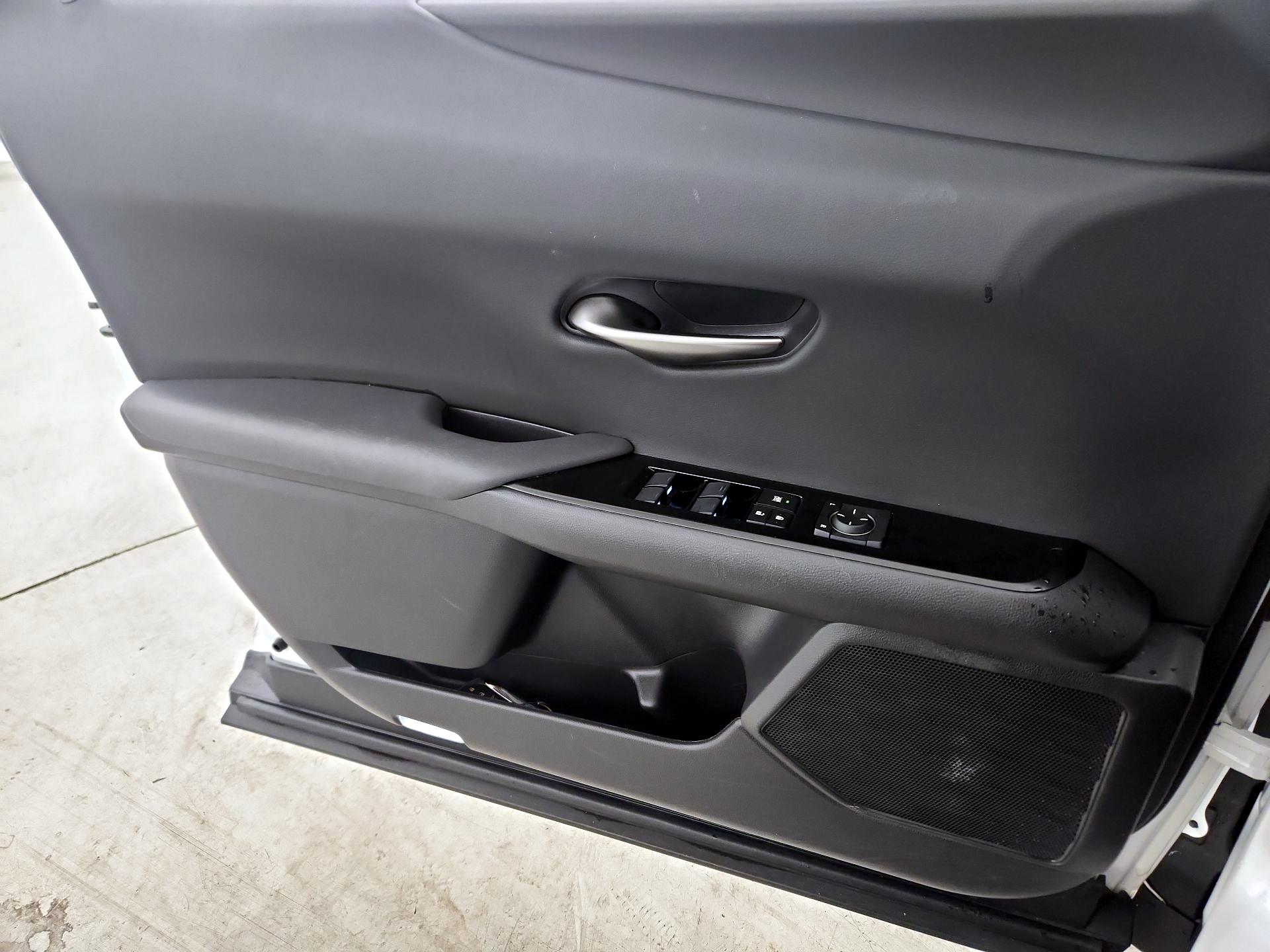 Thumbnail: 2021 Lexus UX - 12