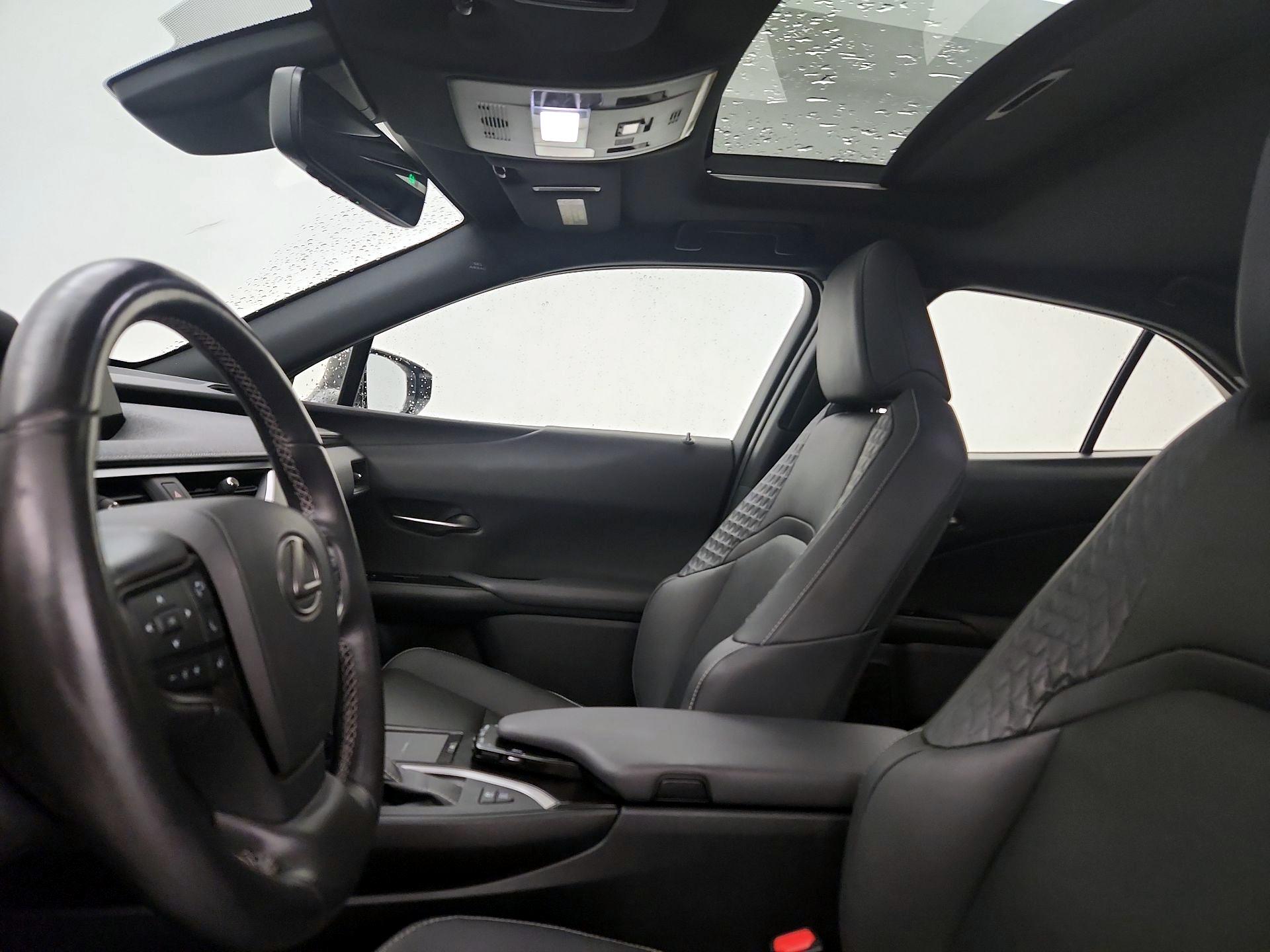 Thumbnail: 2021 Lexus UX - 18