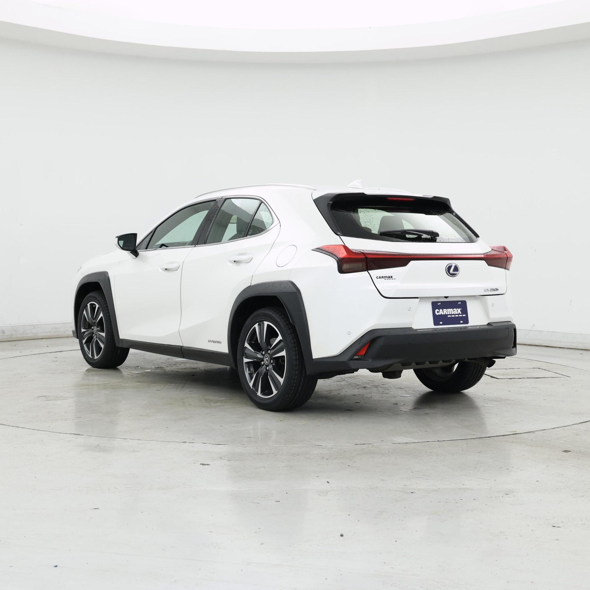 Thumbnail: 2021 Lexus UX - 2