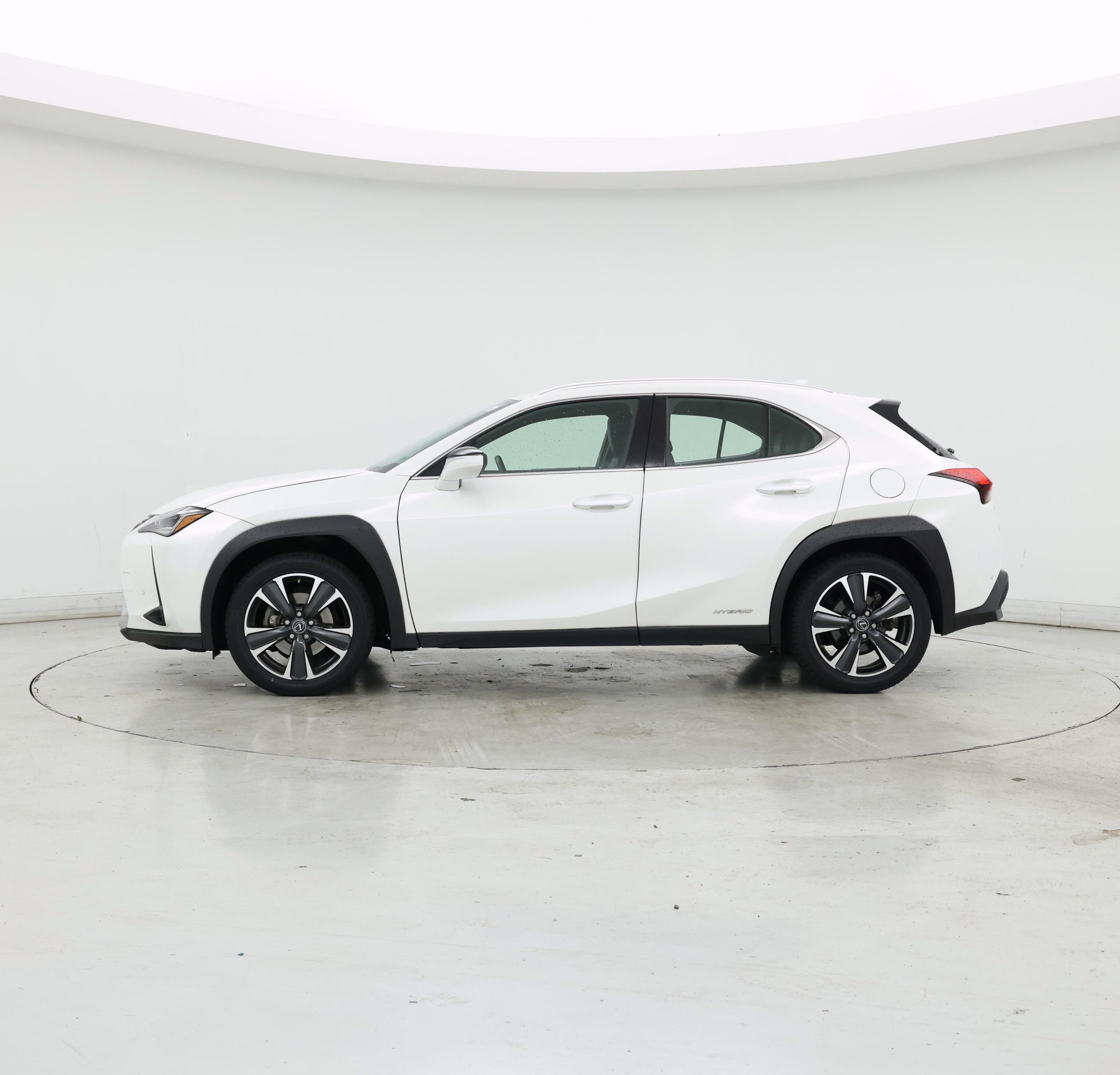 Thumbnail: 2021 Lexus UX - 3