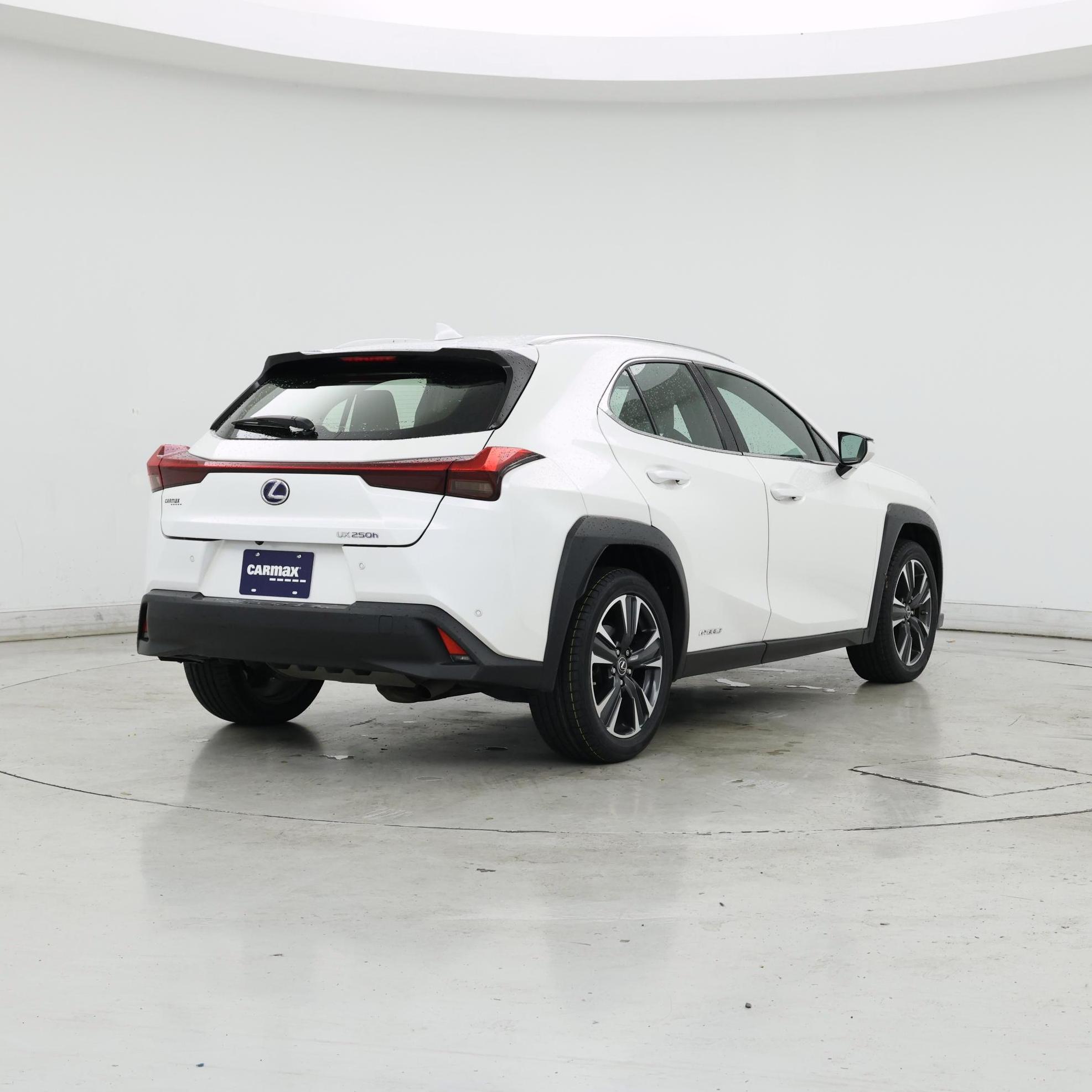 Thumbnail: 2021 Lexus UX - 8