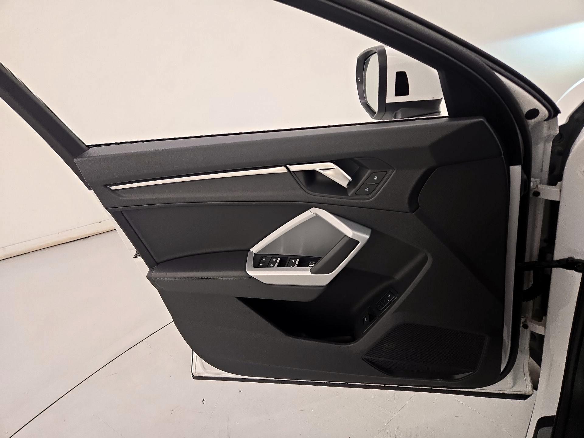 Thumbnail: 2023 Audi Q3 - 12