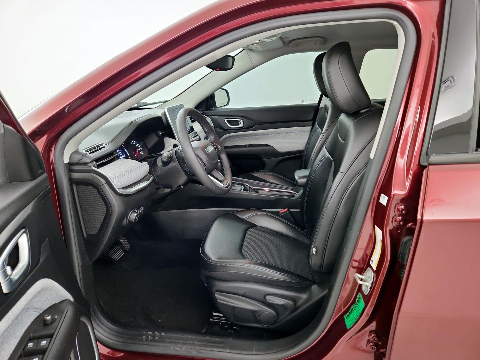 Thumbnail: 2022 Jeep Compass - 11