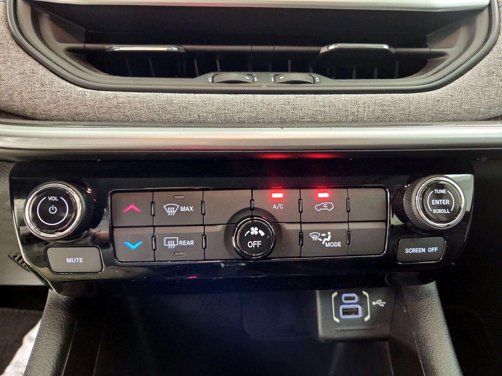 Thumbnail: 2022 Jeep Compass - 16