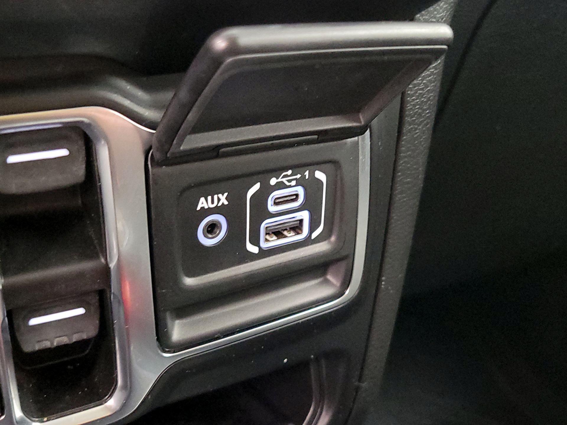 Thumbnail: 2021 Jeep Wrangler - 18