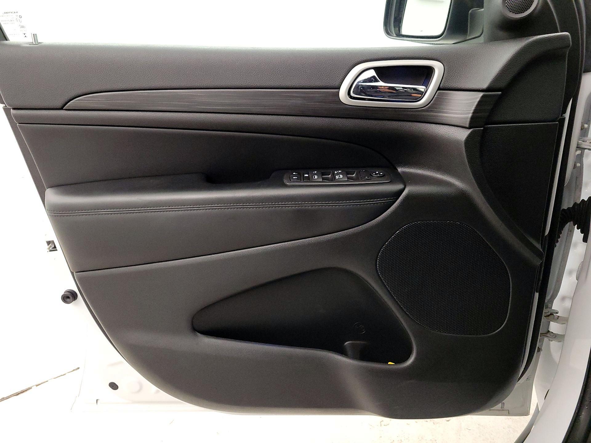 Thumbnail: 2022 Jeep Grand Cherokee - 12