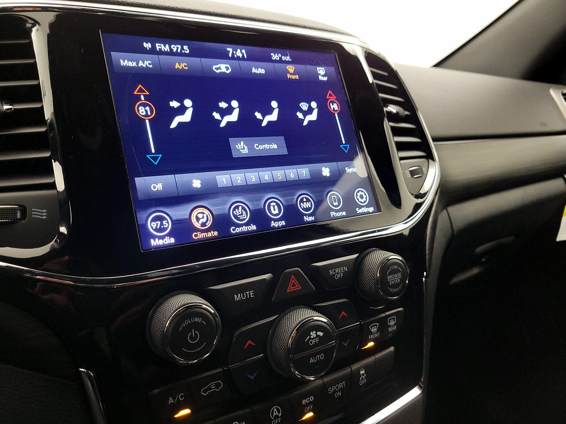 Thumbnail: 2022 Jeep Grand Cherokee - 16