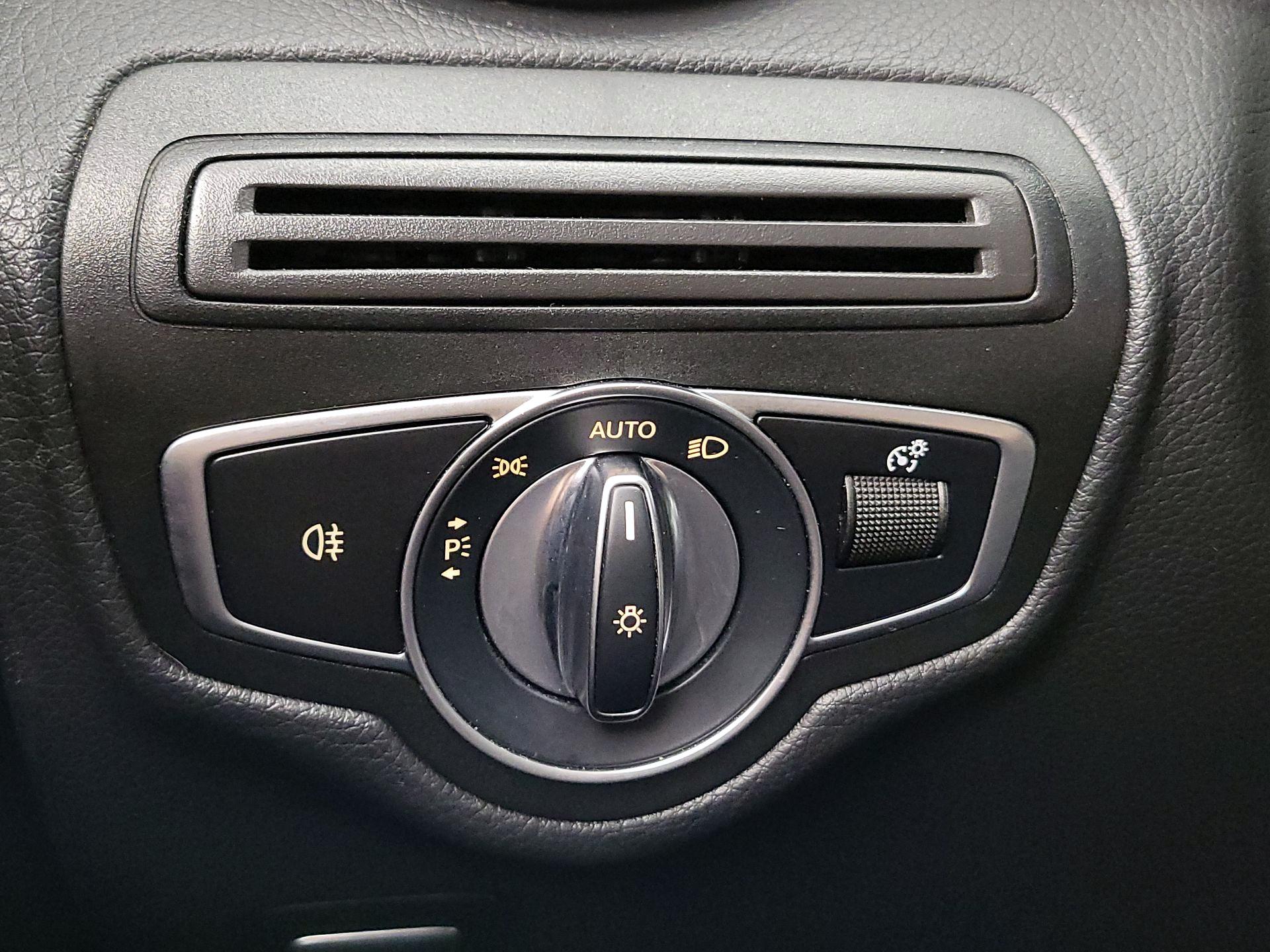 Thumbnail: 2022 Mercedes-Benz GLC - 13