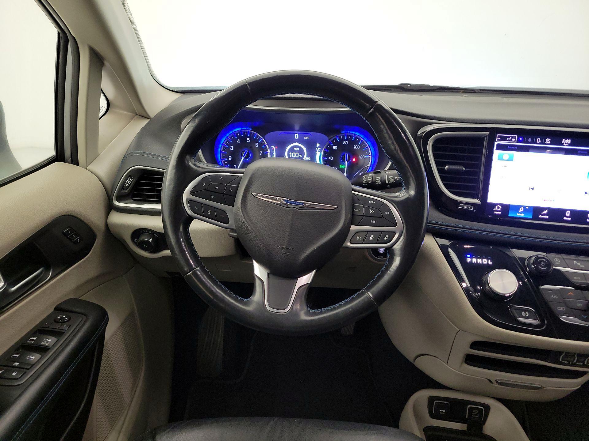 Thumbnail: 2021 Chrysler Pacifica - 10