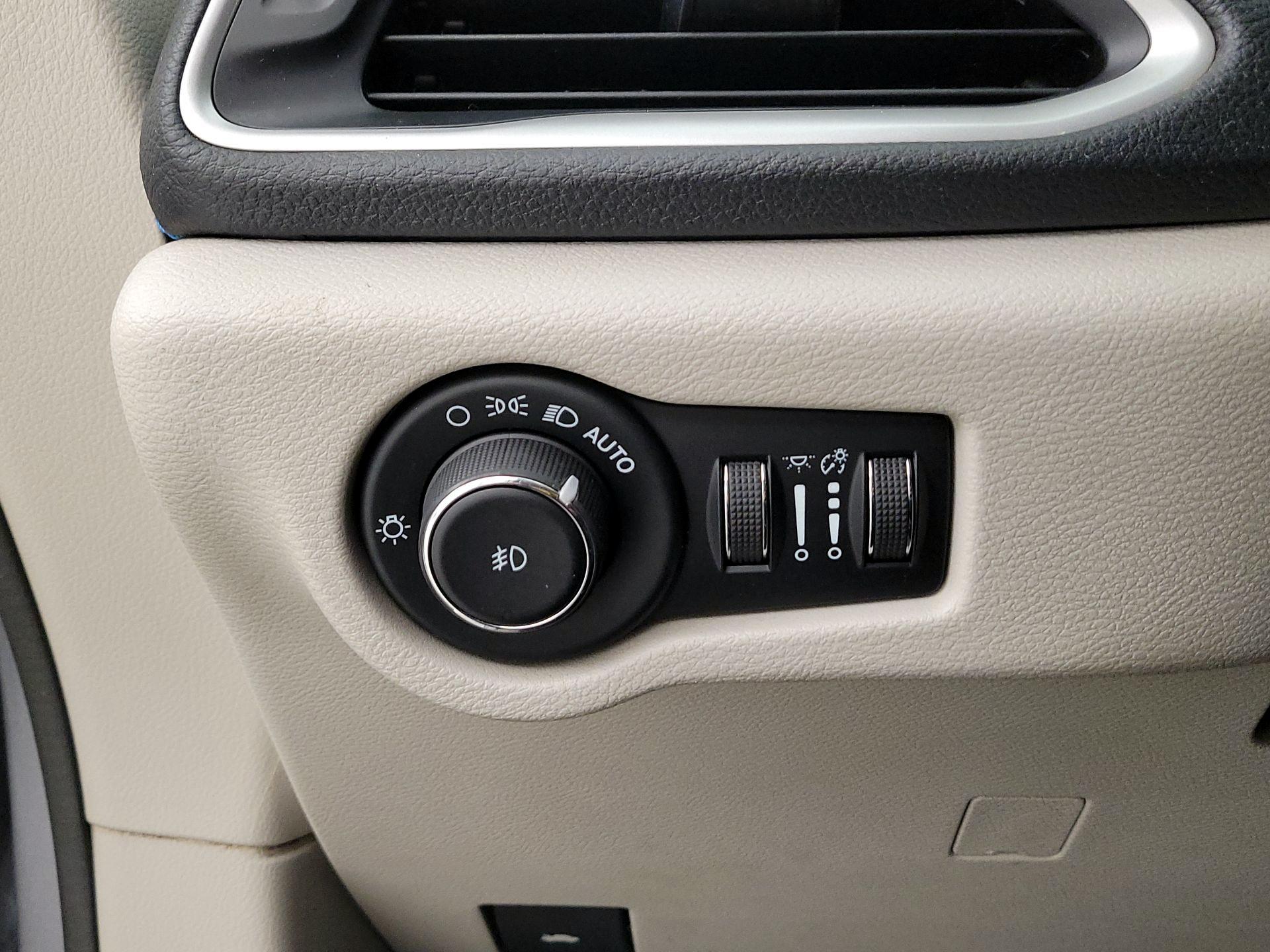 Thumbnail: 2021 Chrysler Pacifica - 13