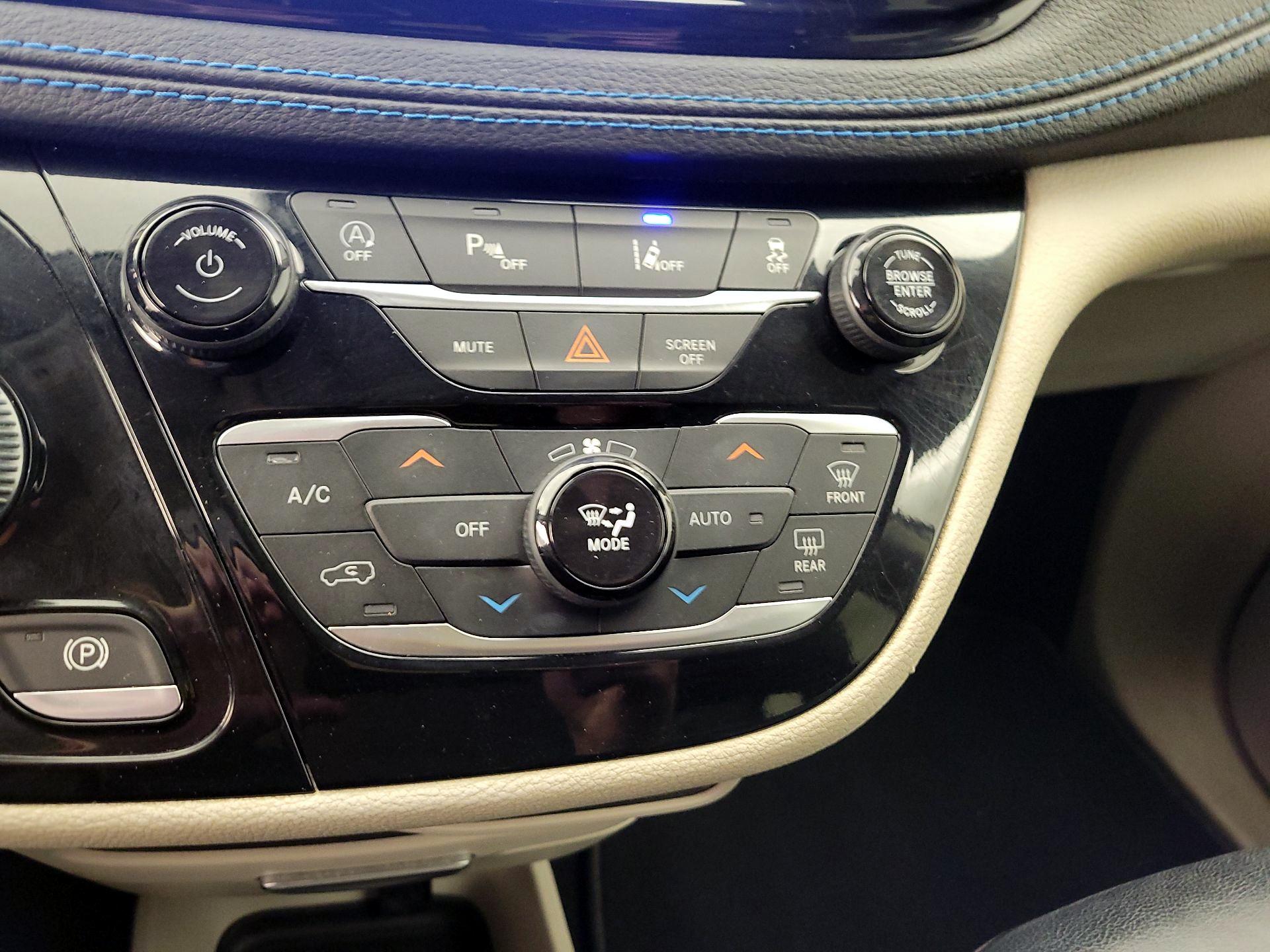 Thumbnail: 2021 Chrysler Pacifica - 16