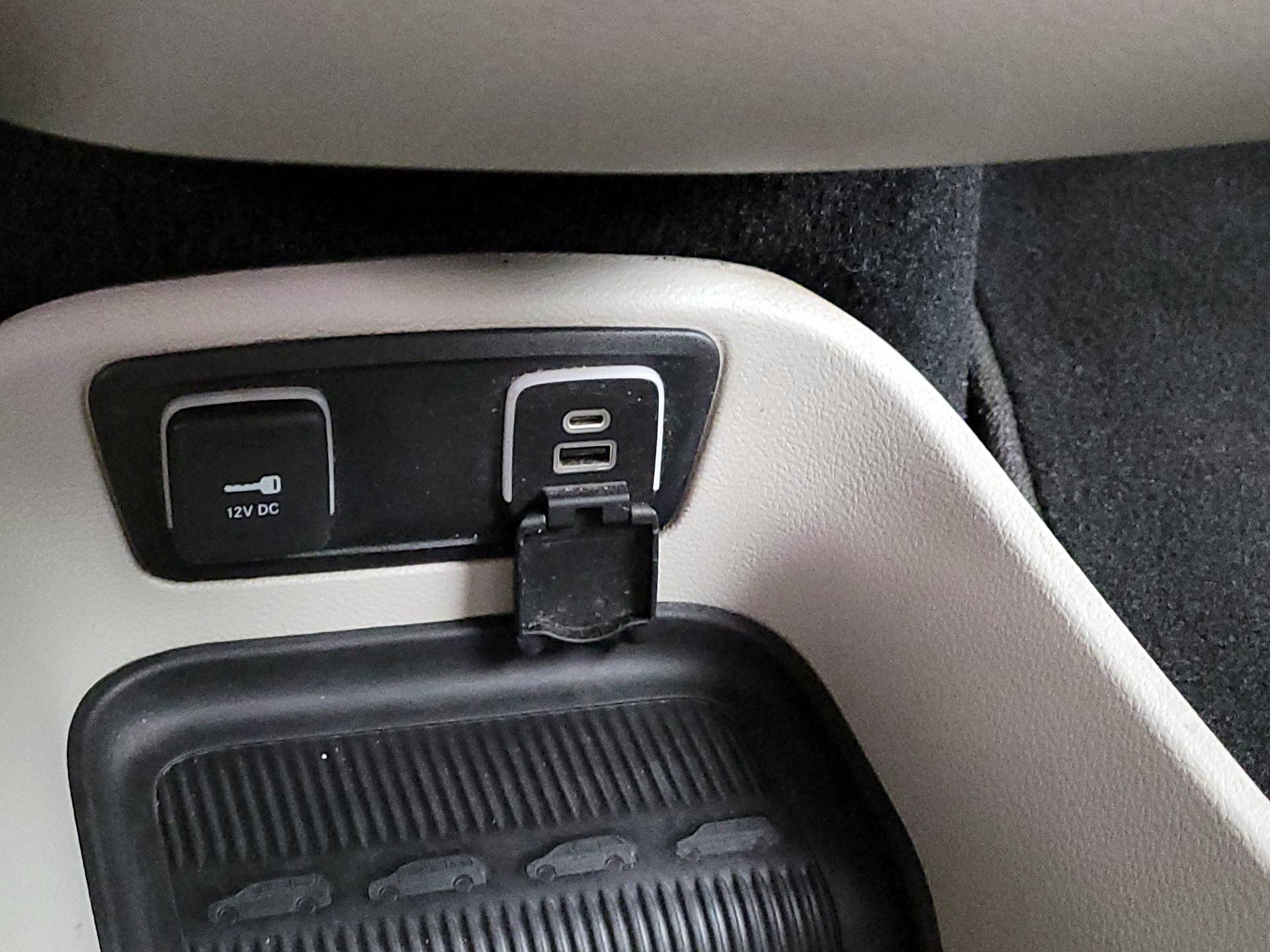 Thumbnail: 2021 Chrysler Pacifica - 18