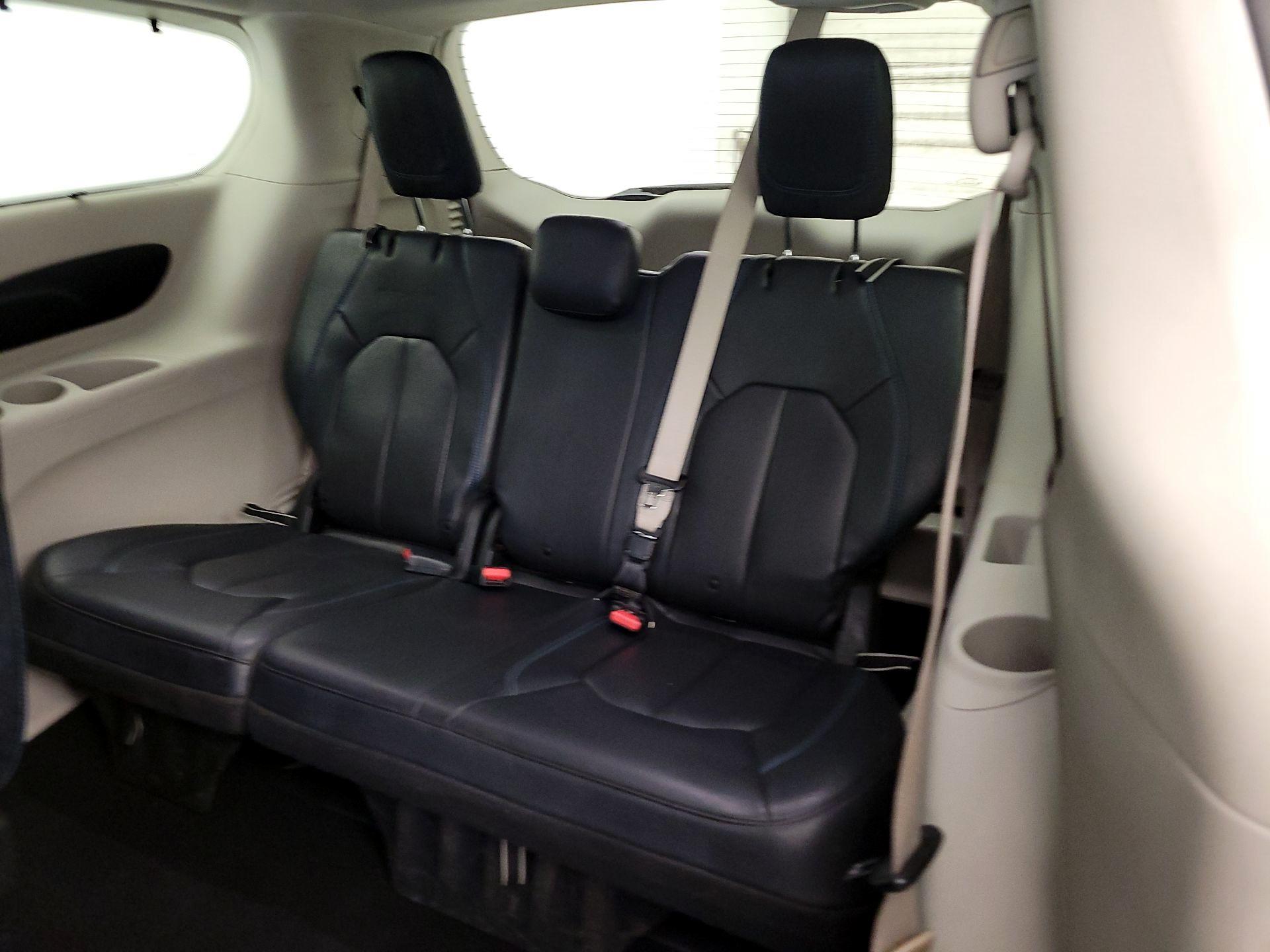 Thumbnail: 2021 Chrysler Pacifica - 20