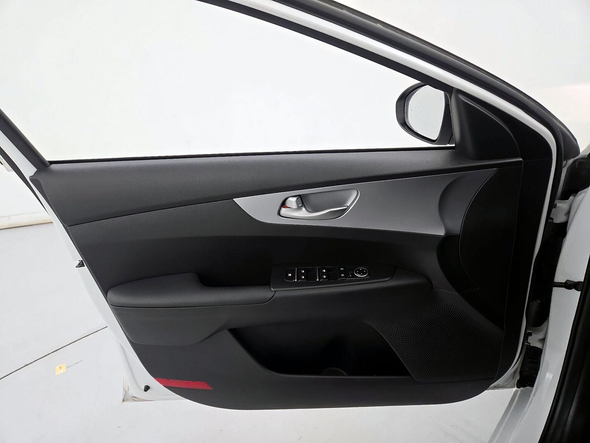 Thumbnail: 2023 Kia Forte - 12