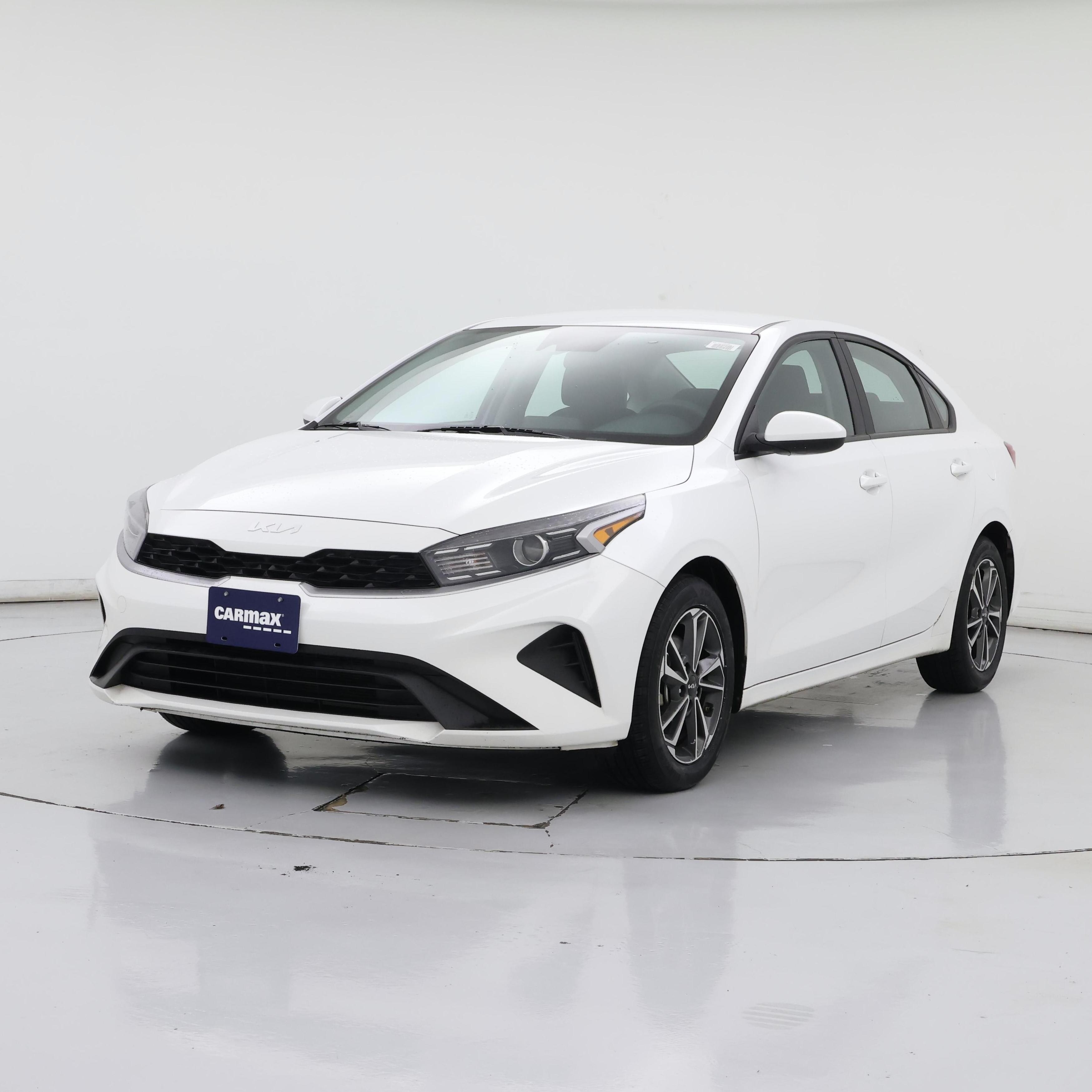 Thumbnail: 2023 Kia Forte - 4