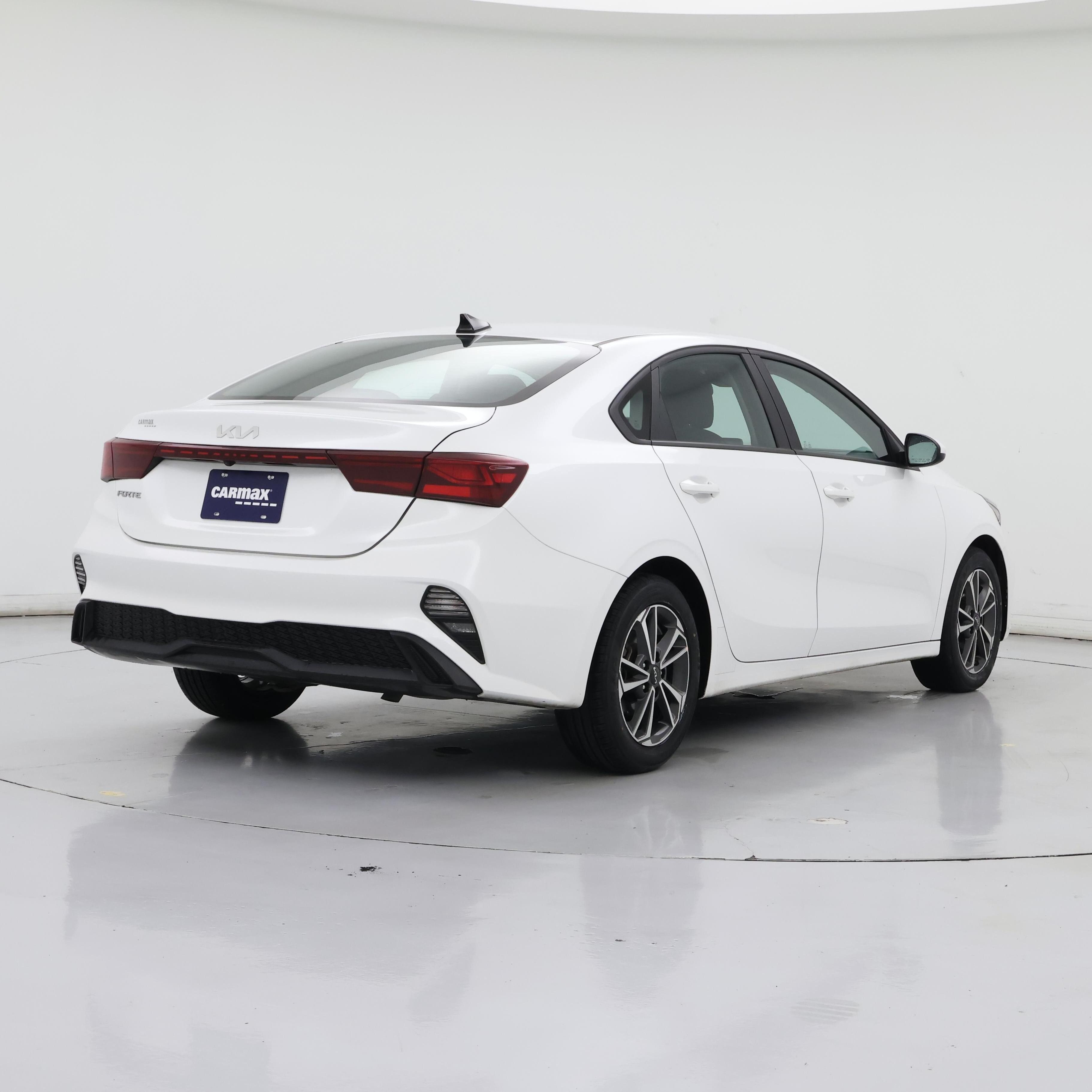 Thumbnail: 2023 Kia Forte - 8