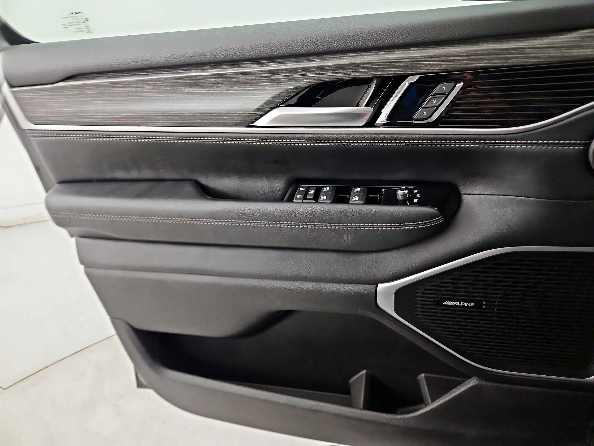 Thumbnail: 2024 Jeep Wagoneer - 12