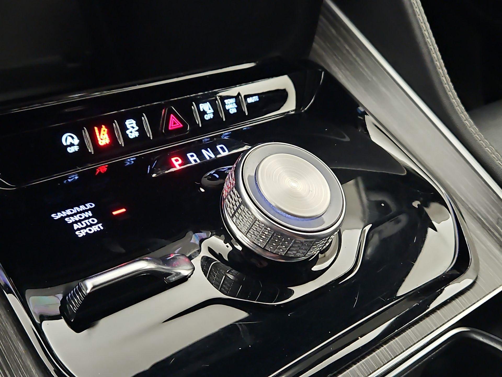 Thumbnail: 2024 Jeep Wagoneer - 18