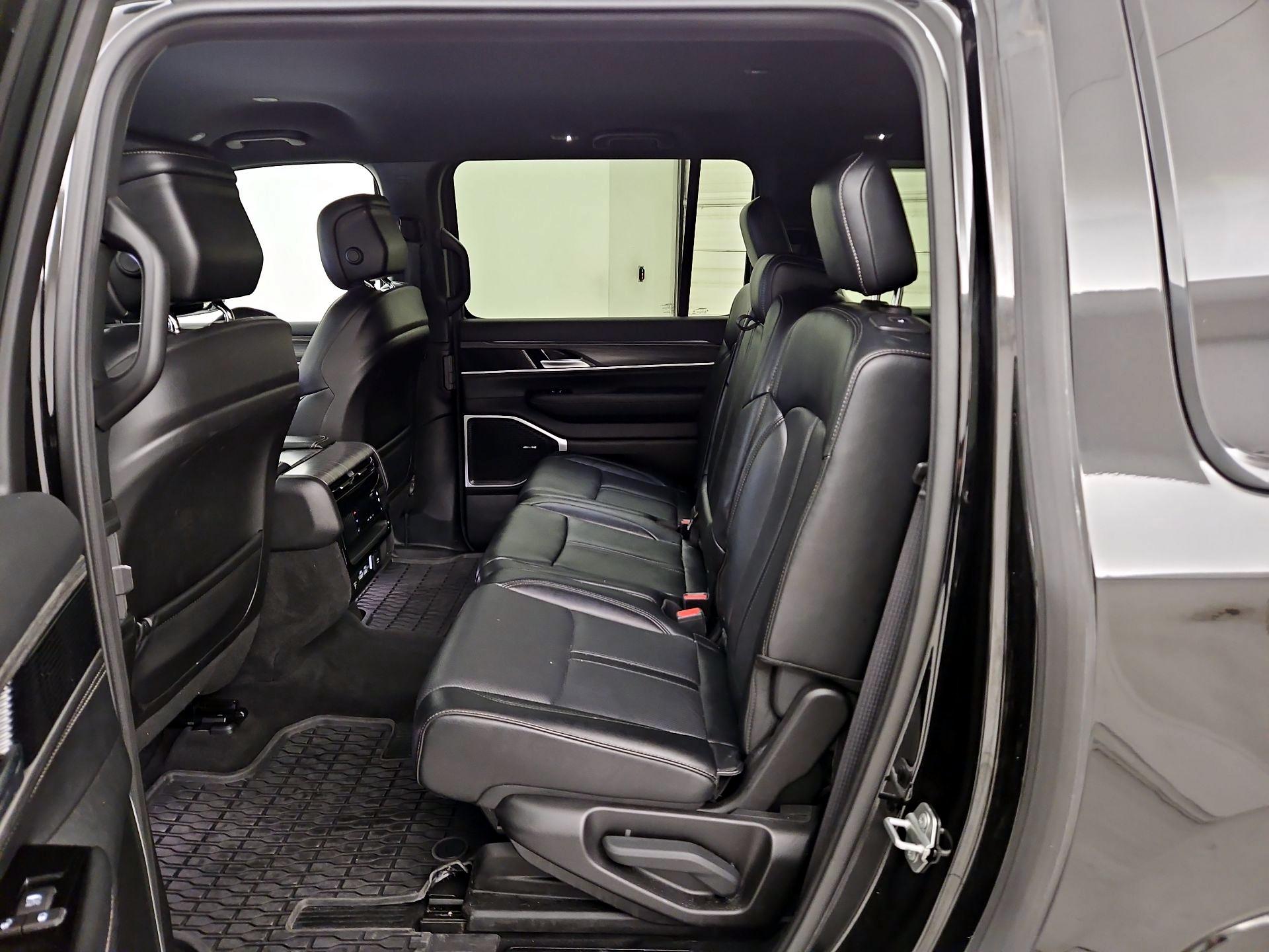 Thumbnail: 2024 Jeep Wagoneer - 20