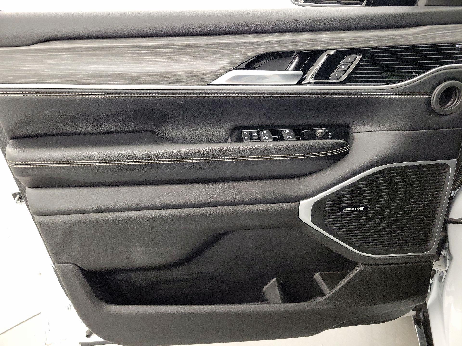 Thumbnail: 2024 Jeep Wagoneer - 12