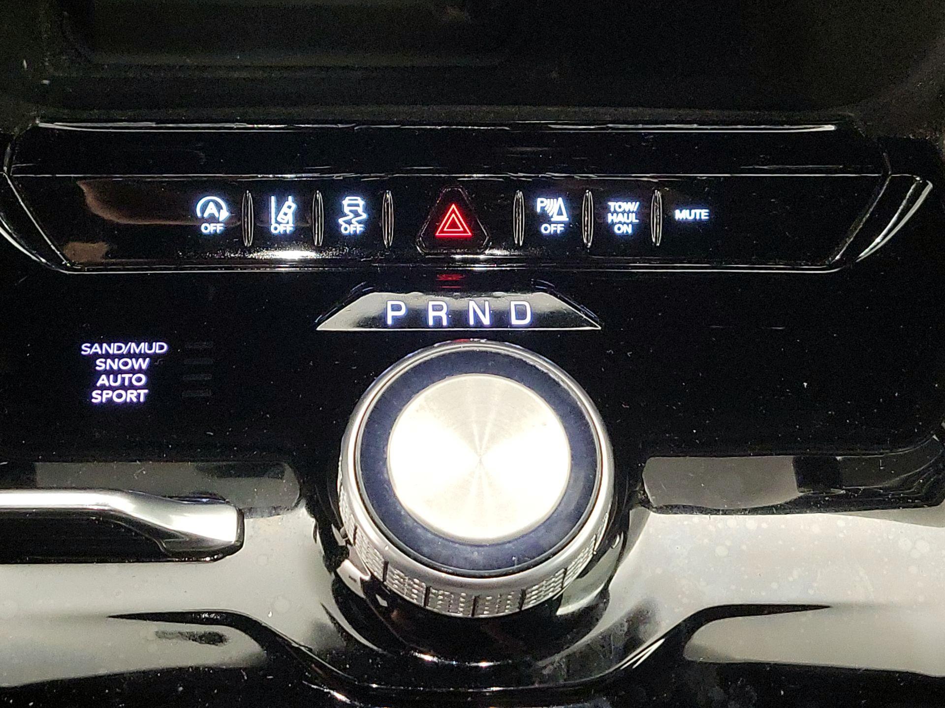 Thumbnail: 2024 Jeep Wagoneer - 17