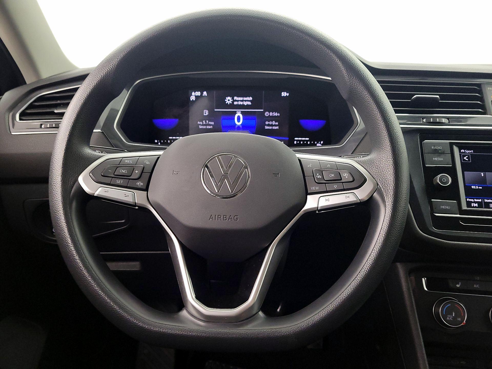 Thumbnail: 2022 Volkswagen Tiguan - 10