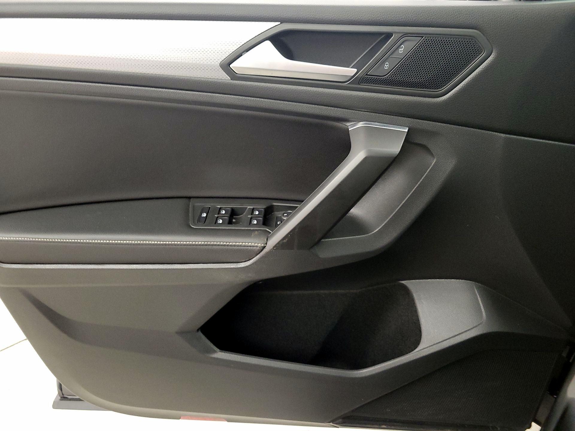 Thumbnail: 2022 Volkswagen Tiguan - 12