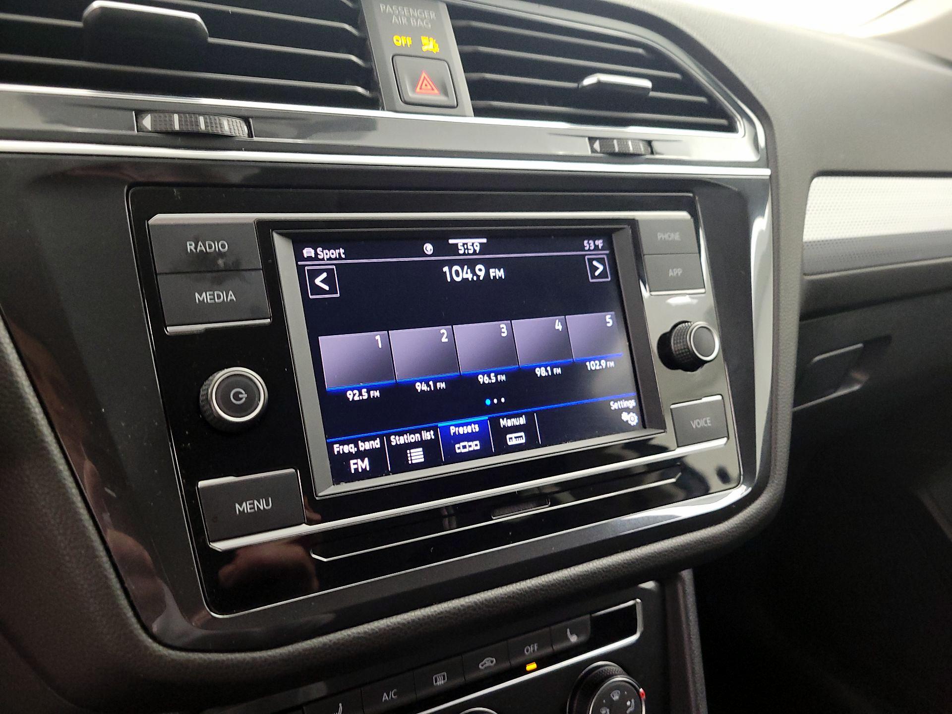 Thumbnail: 2022 Volkswagen Tiguan - 15