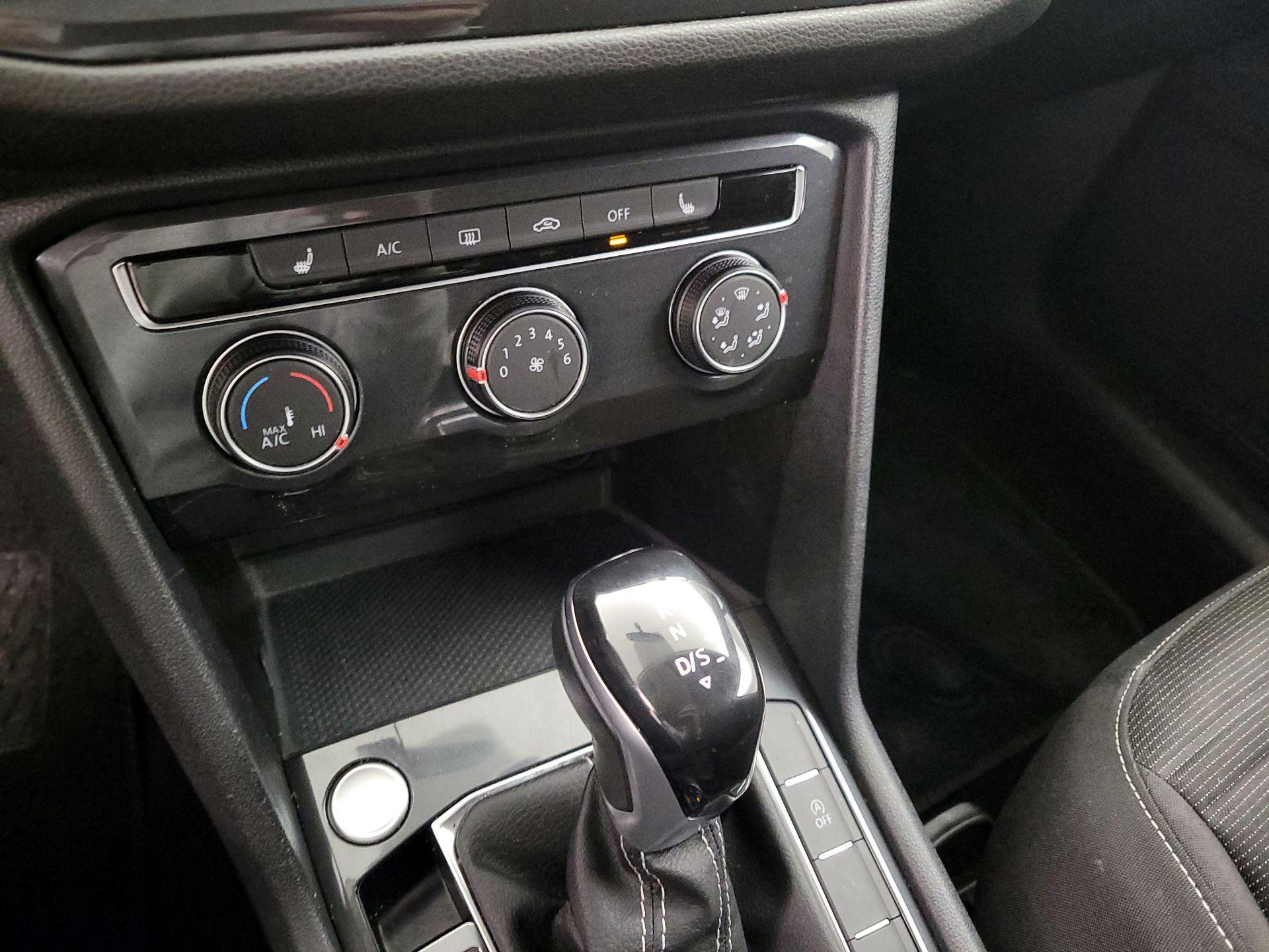 Thumbnail: 2022 Volkswagen Tiguan - 16