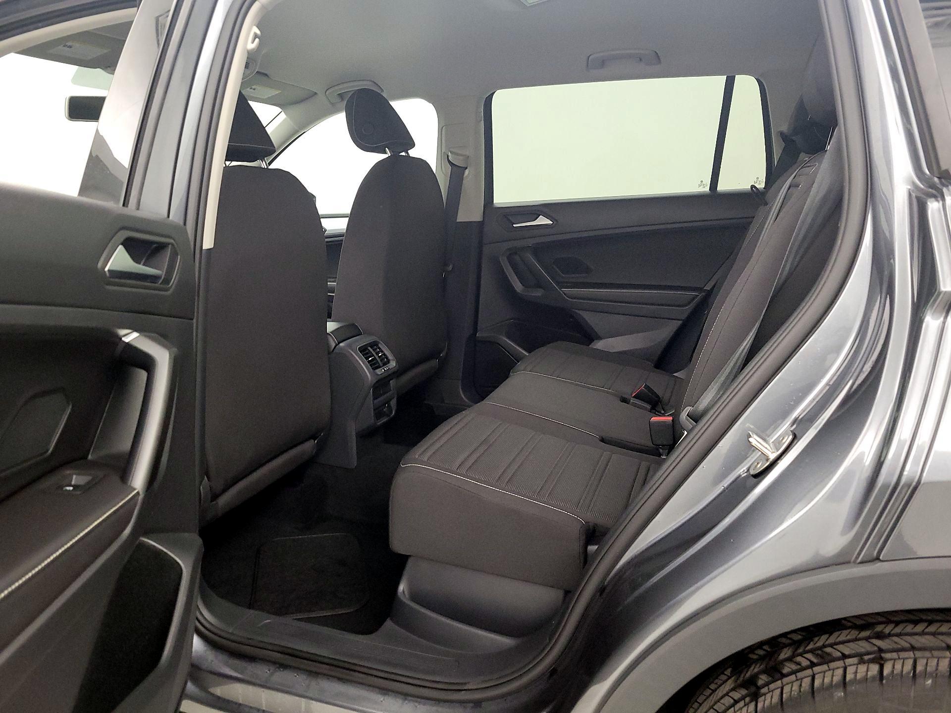 Thumbnail: 2022 Volkswagen Tiguan - 19