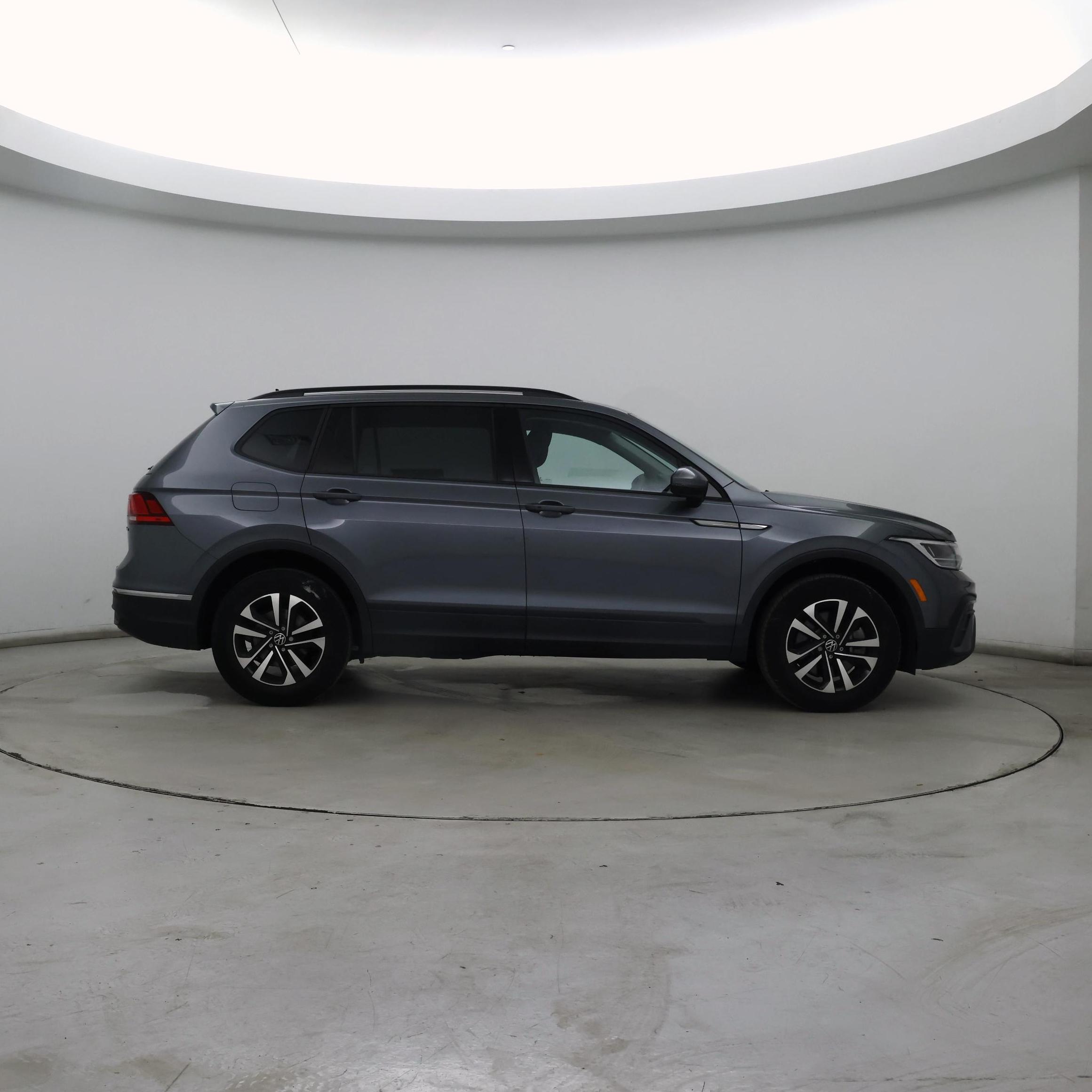 Thumbnail: 2022 Volkswagen Tiguan - 7