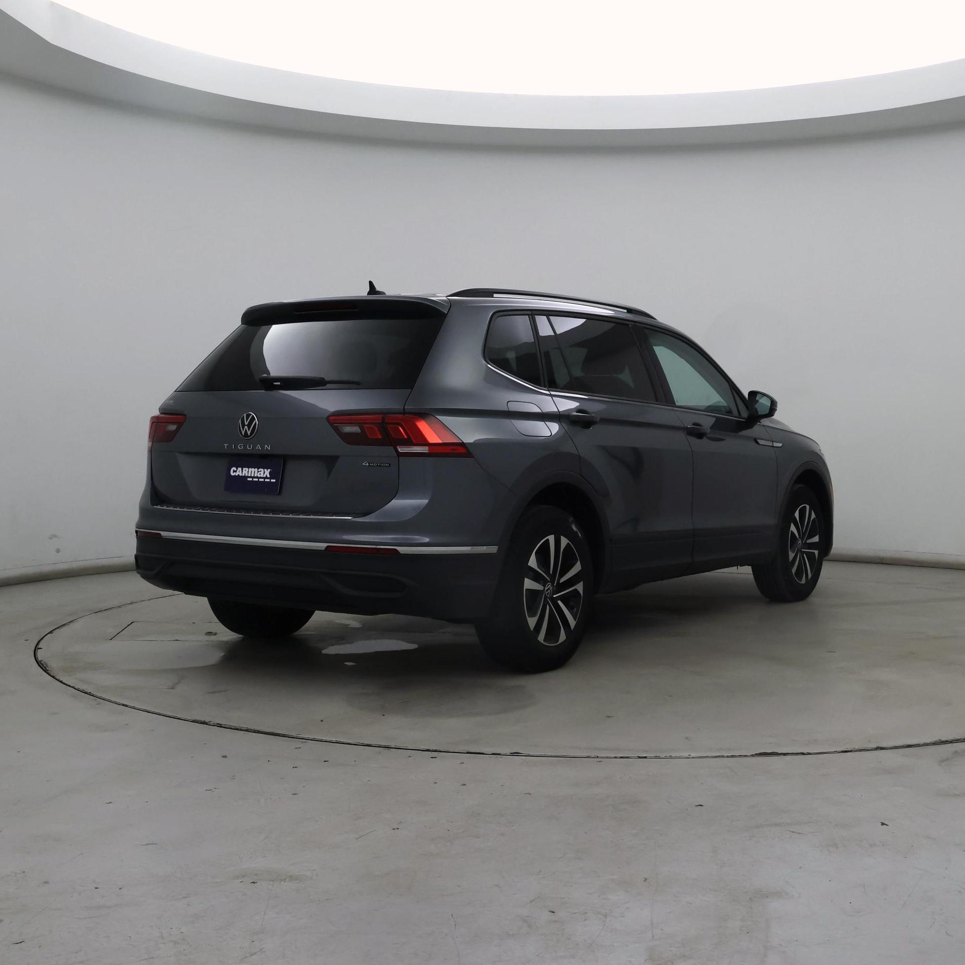 Thumbnail: 2022 Volkswagen Tiguan - 8