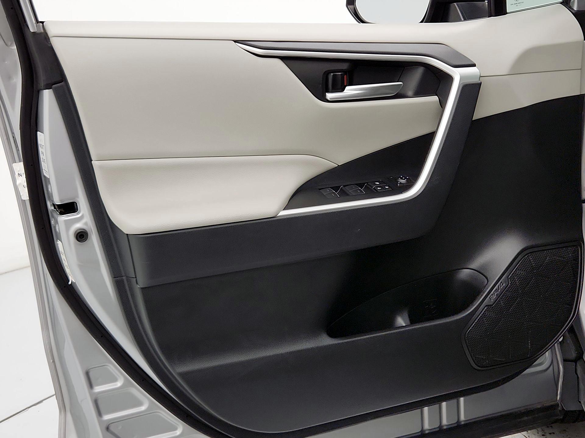 Thumbnail: 2023 Toyota RAV4 - 12