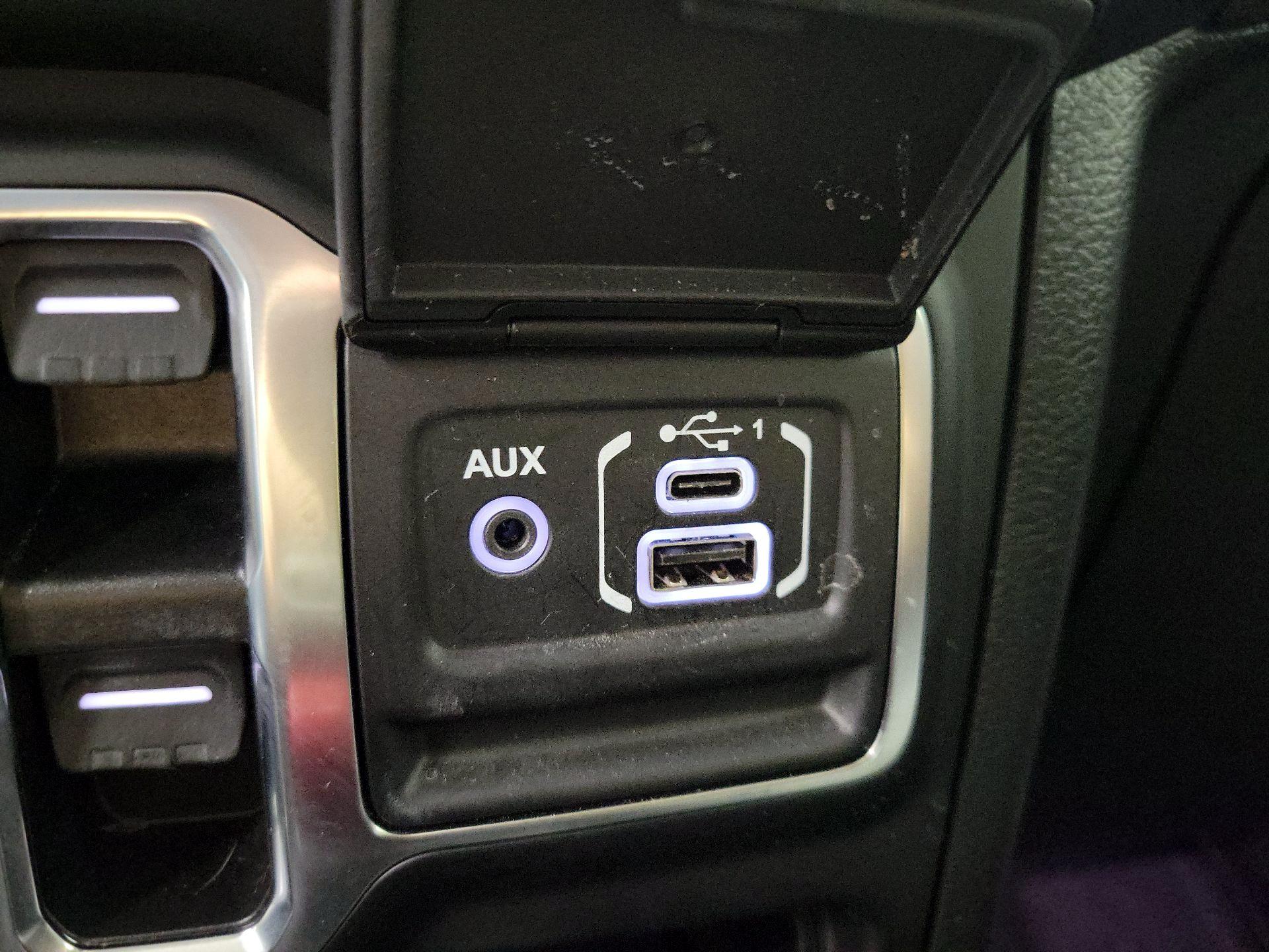 Thumbnail: 2021 Jeep Wrangler - 18