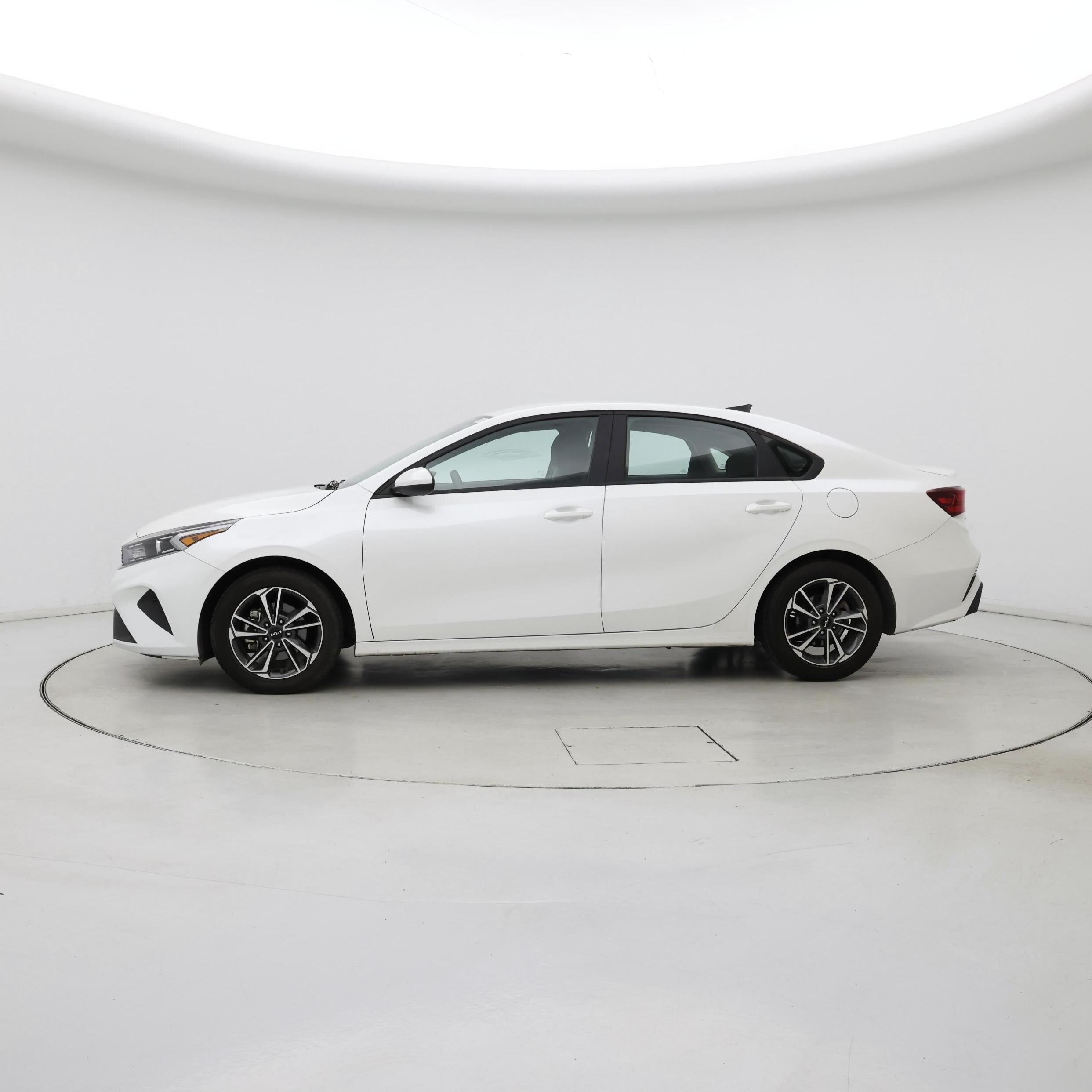 Thumbnail: 2023 Kia Forte - 3