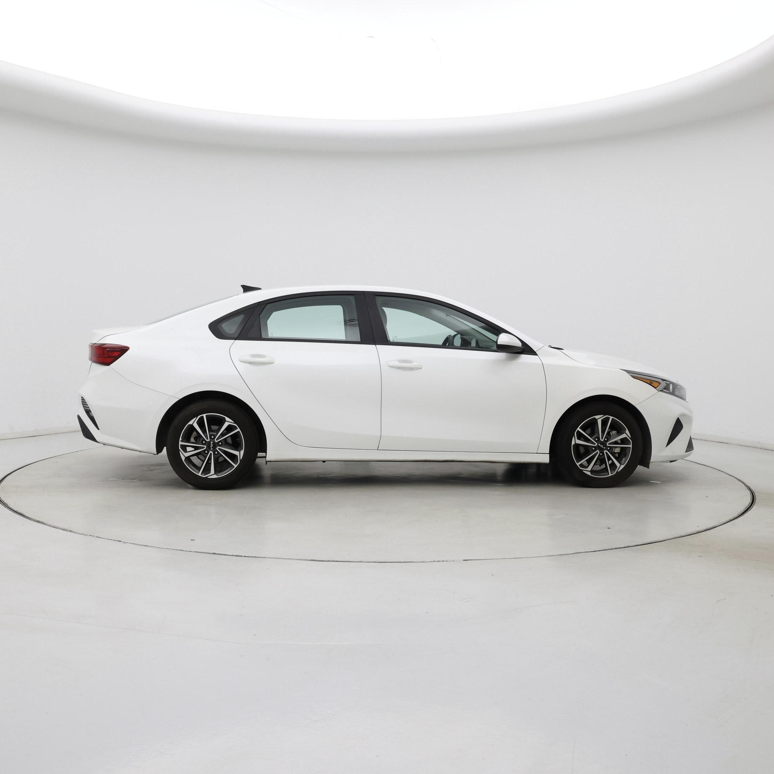 Thumbnail: 2023 Kia Forte - 7